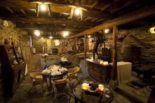 Restaurant/places to eat in O Muiño de Pena