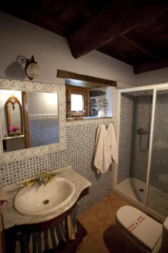 Bathroom in O Muiño de Pena