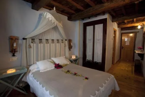 Photo of the whole room, Bed in O Muiño de Pena