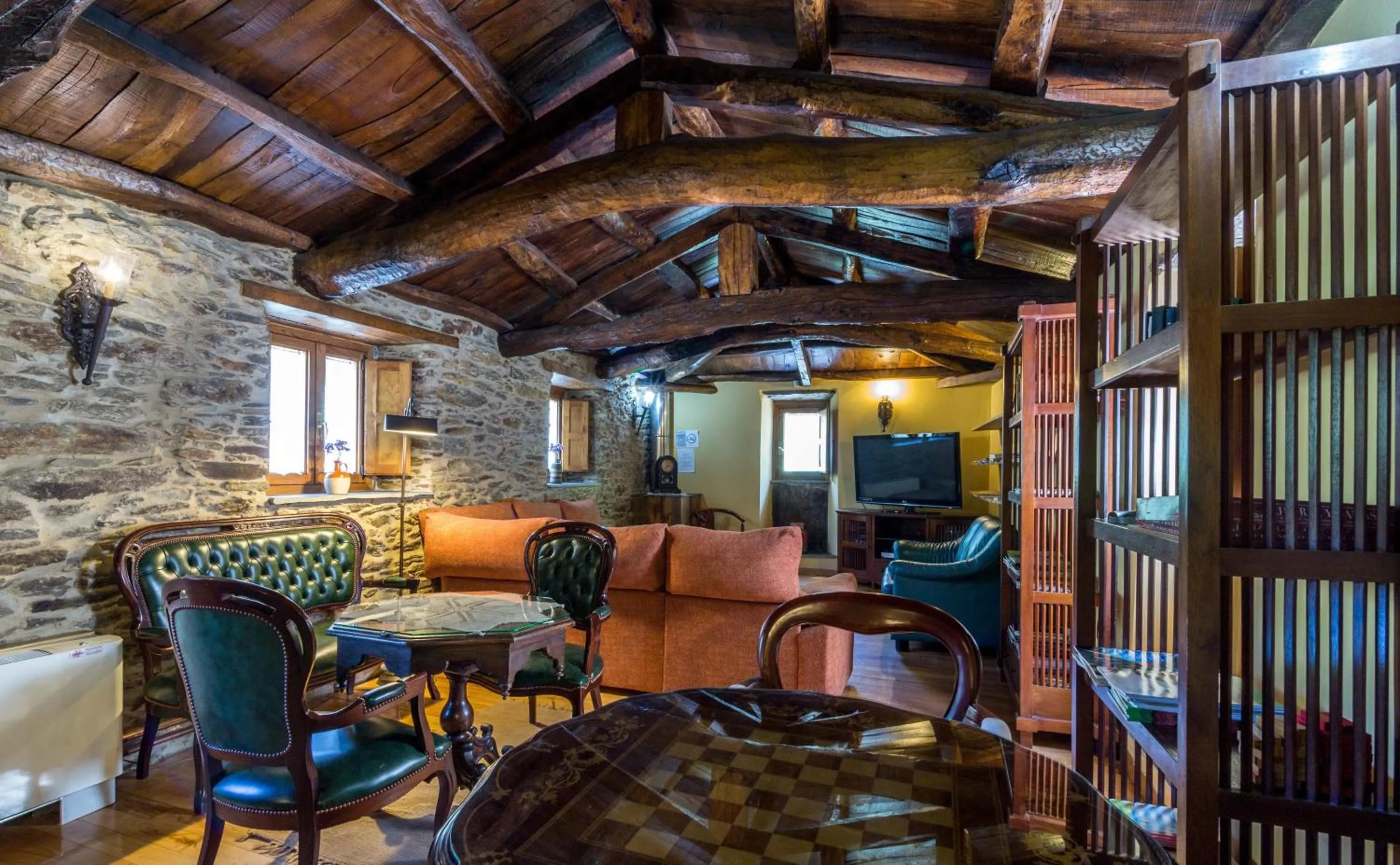 Communal lounge/ TV room in O Muiño de Pena