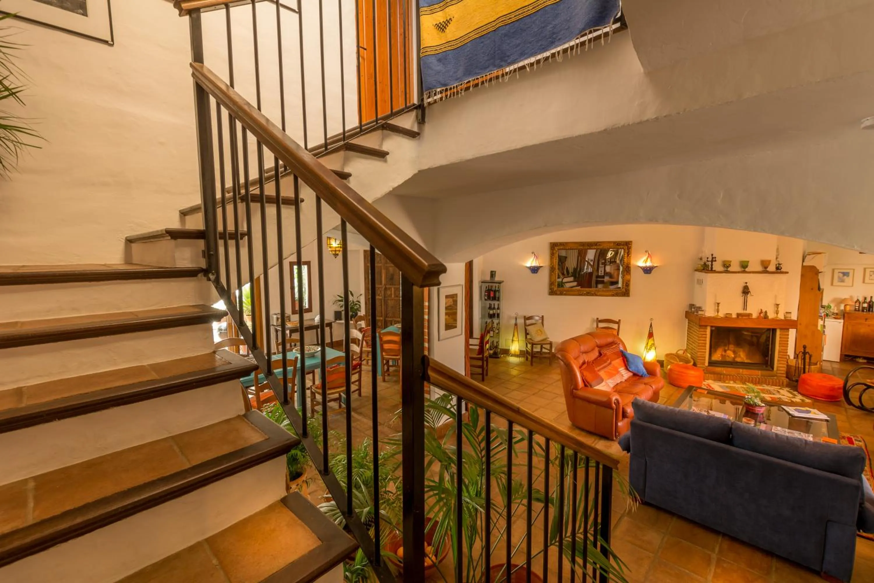 Communal lounge/ TV room in Hotel Los Castaños