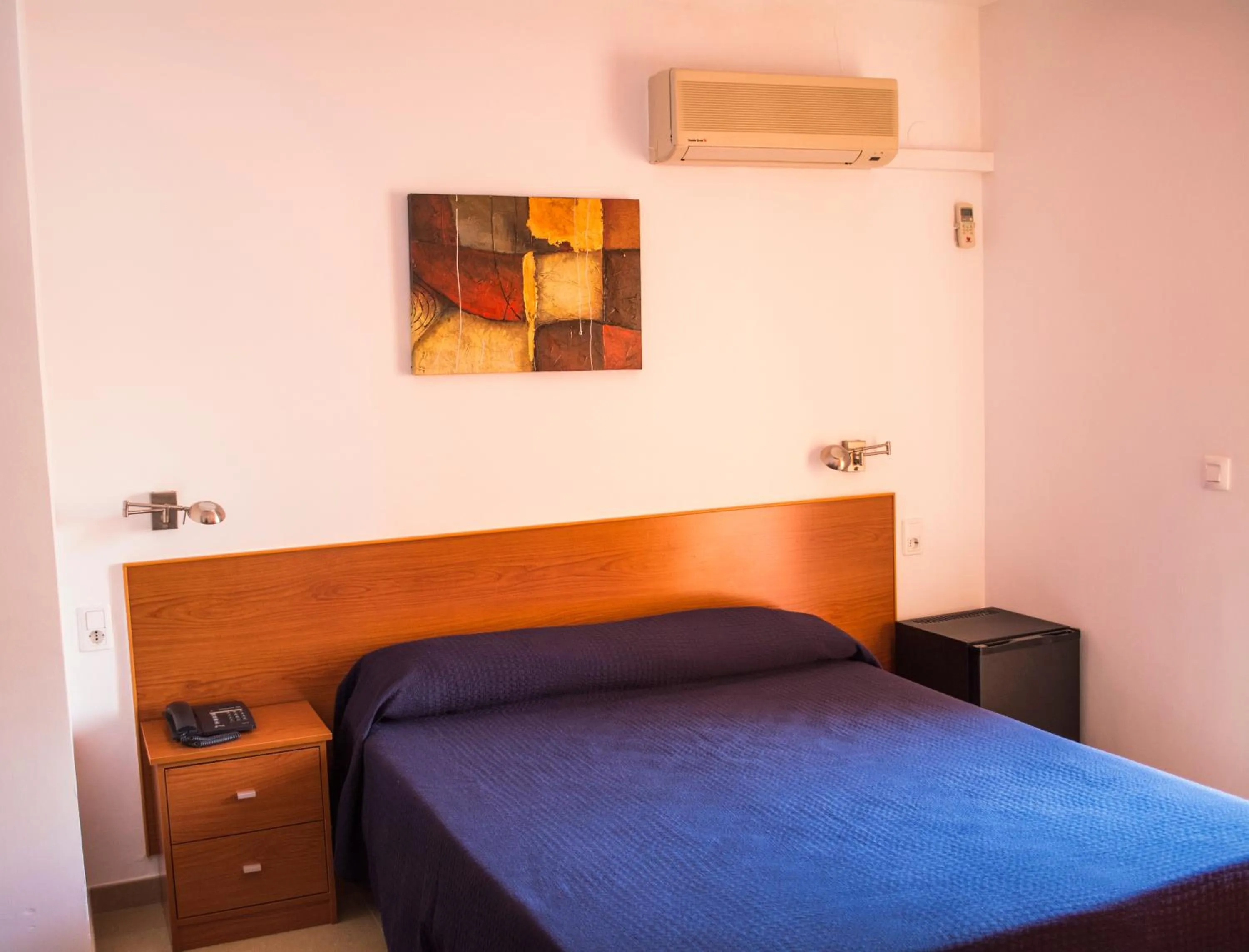 Bed in Hotel L'Escala