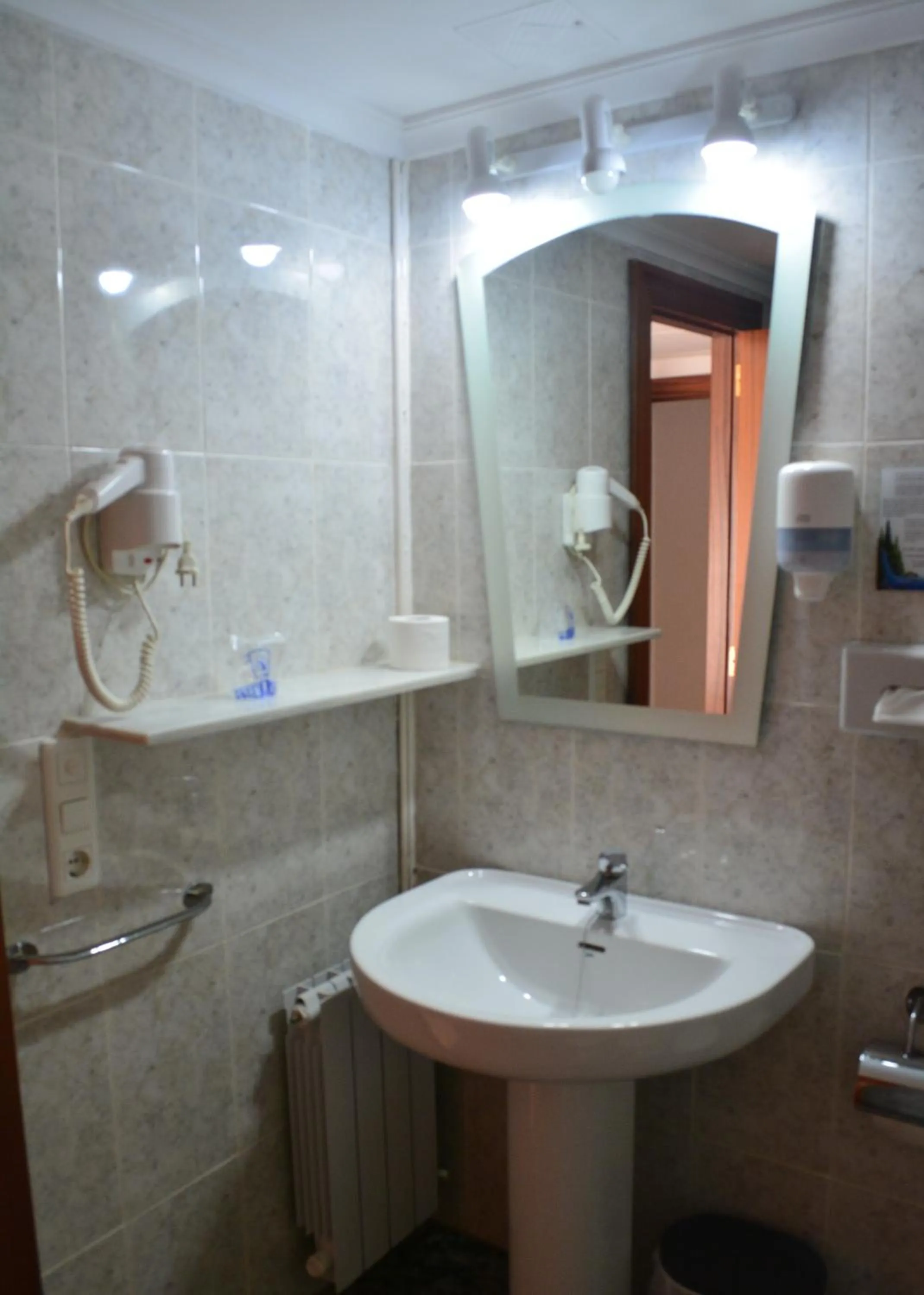 Bathroom in Hotel L'Escala