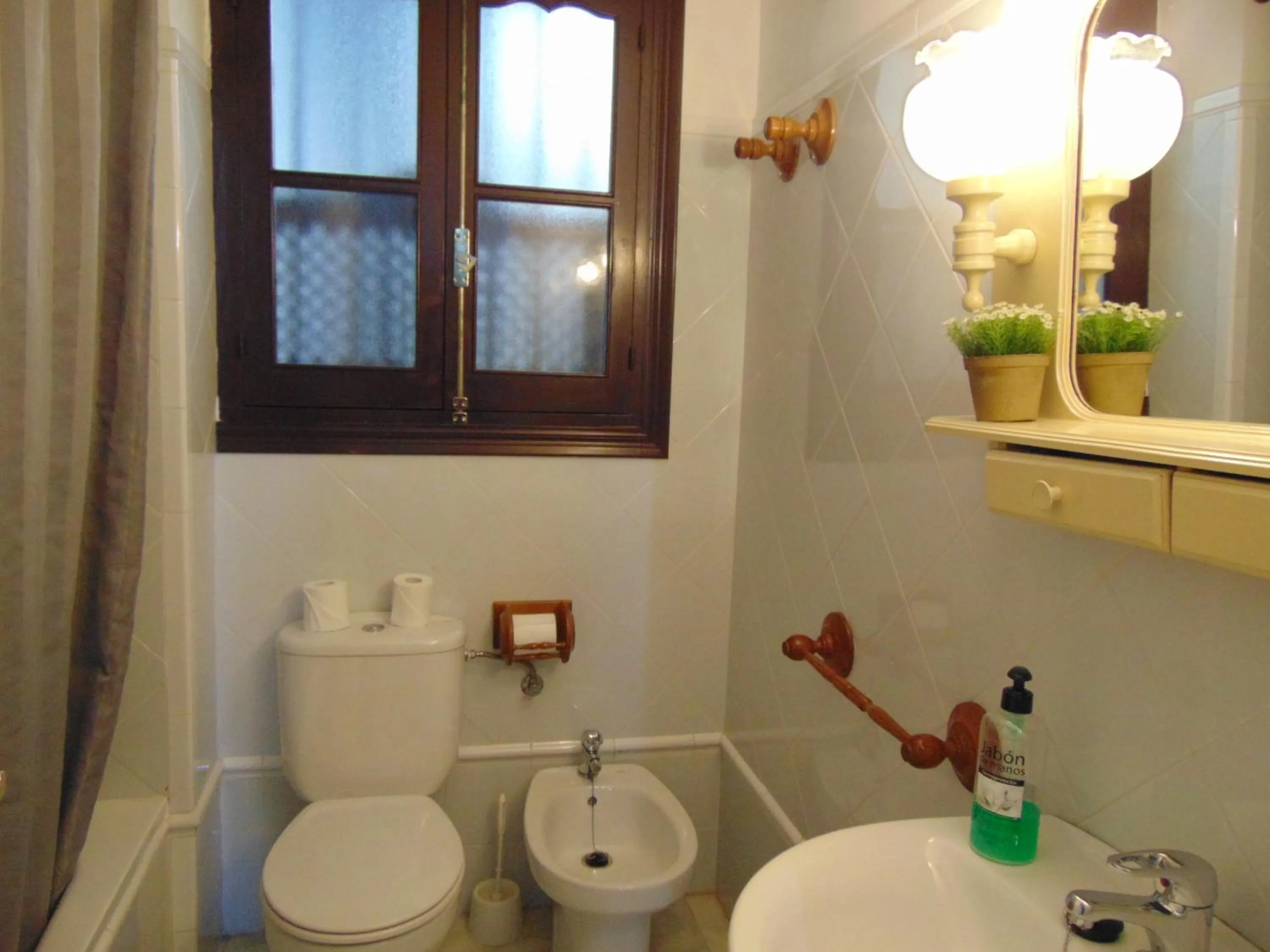 Bathroom in Apartamentos Larga 70