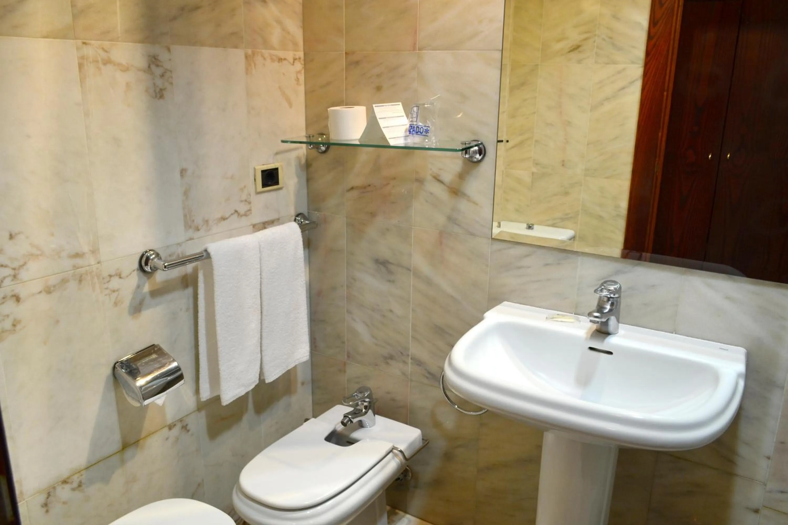 Bathroom in Hotel Alda El Suizo