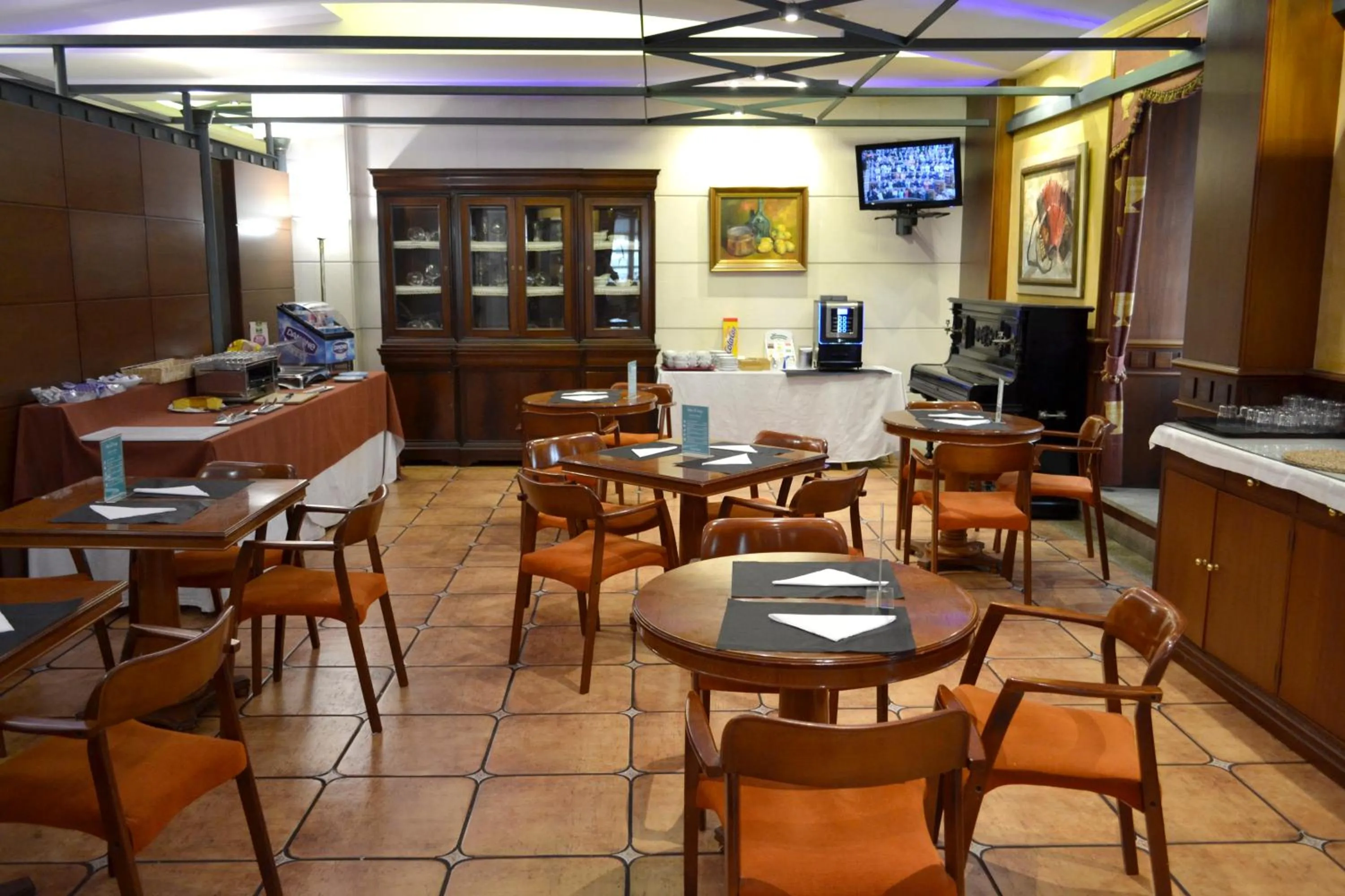 Lounge or bar in Hotel Alda El Suizo