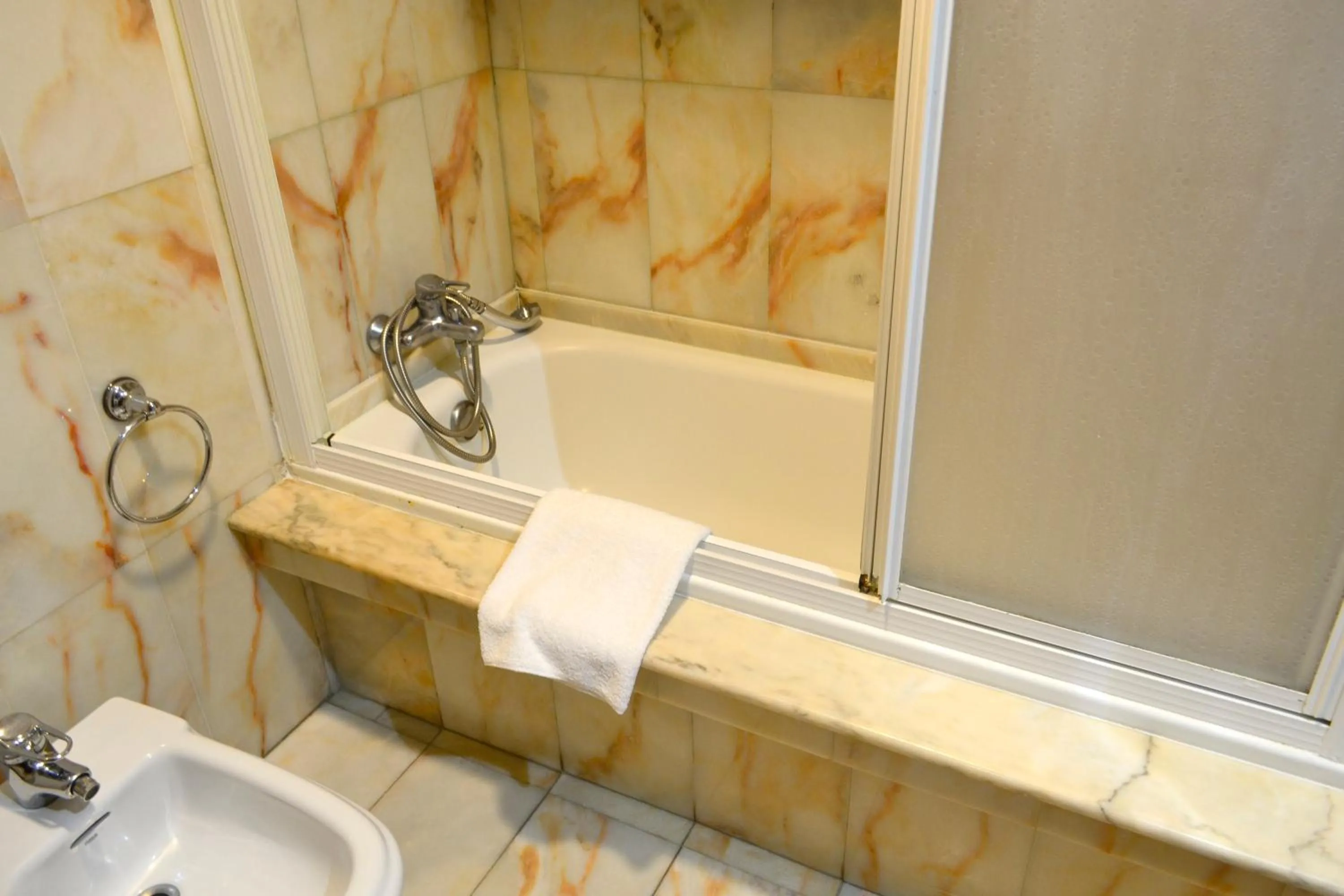 Bathroom in Hotel Alda El Suizo