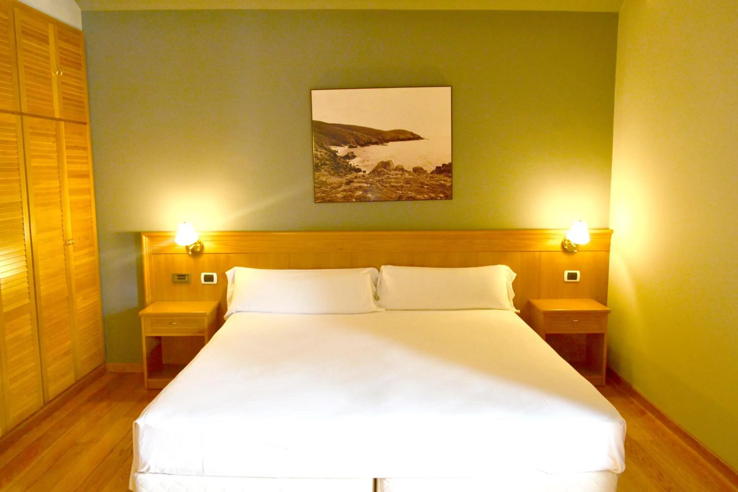 Photo of the whole room, Bed in Hotel Alda El Suizo