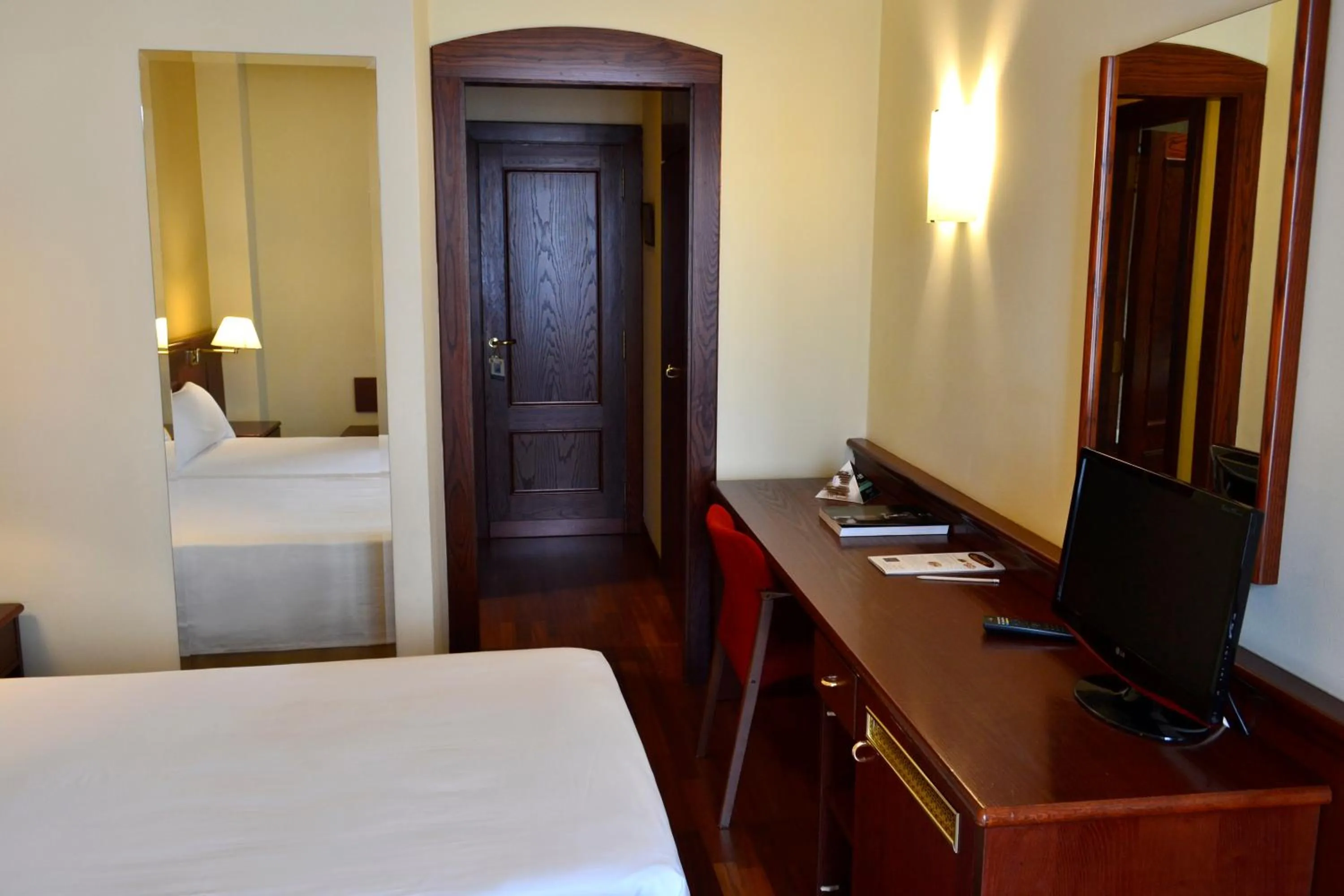 Photo of the whole room, Bed in Hotel Alda El Suizo