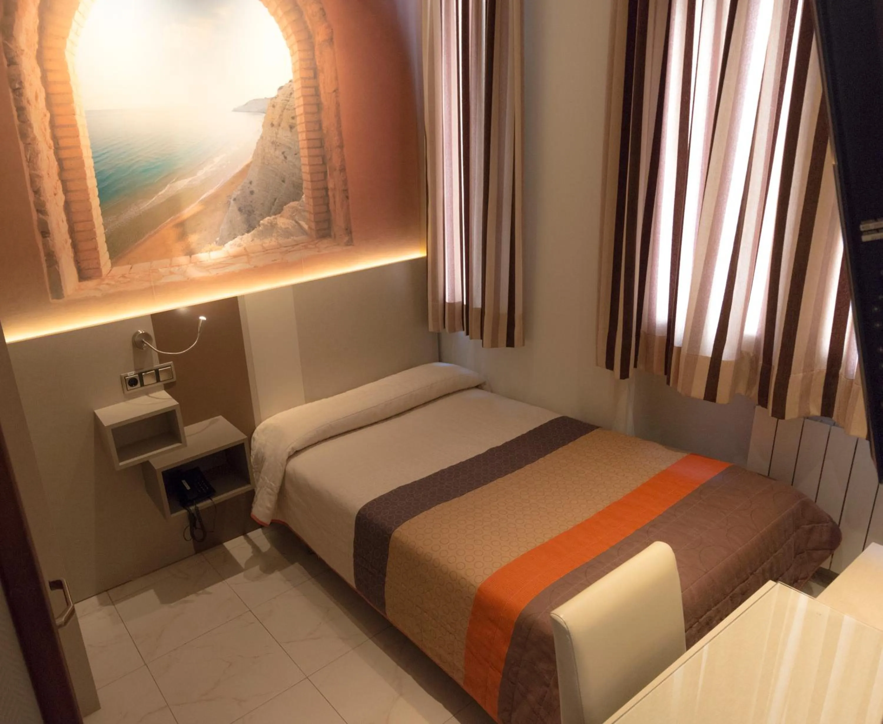 Photo of the whole room, Bed in Hostal Atocha Almudena Martín