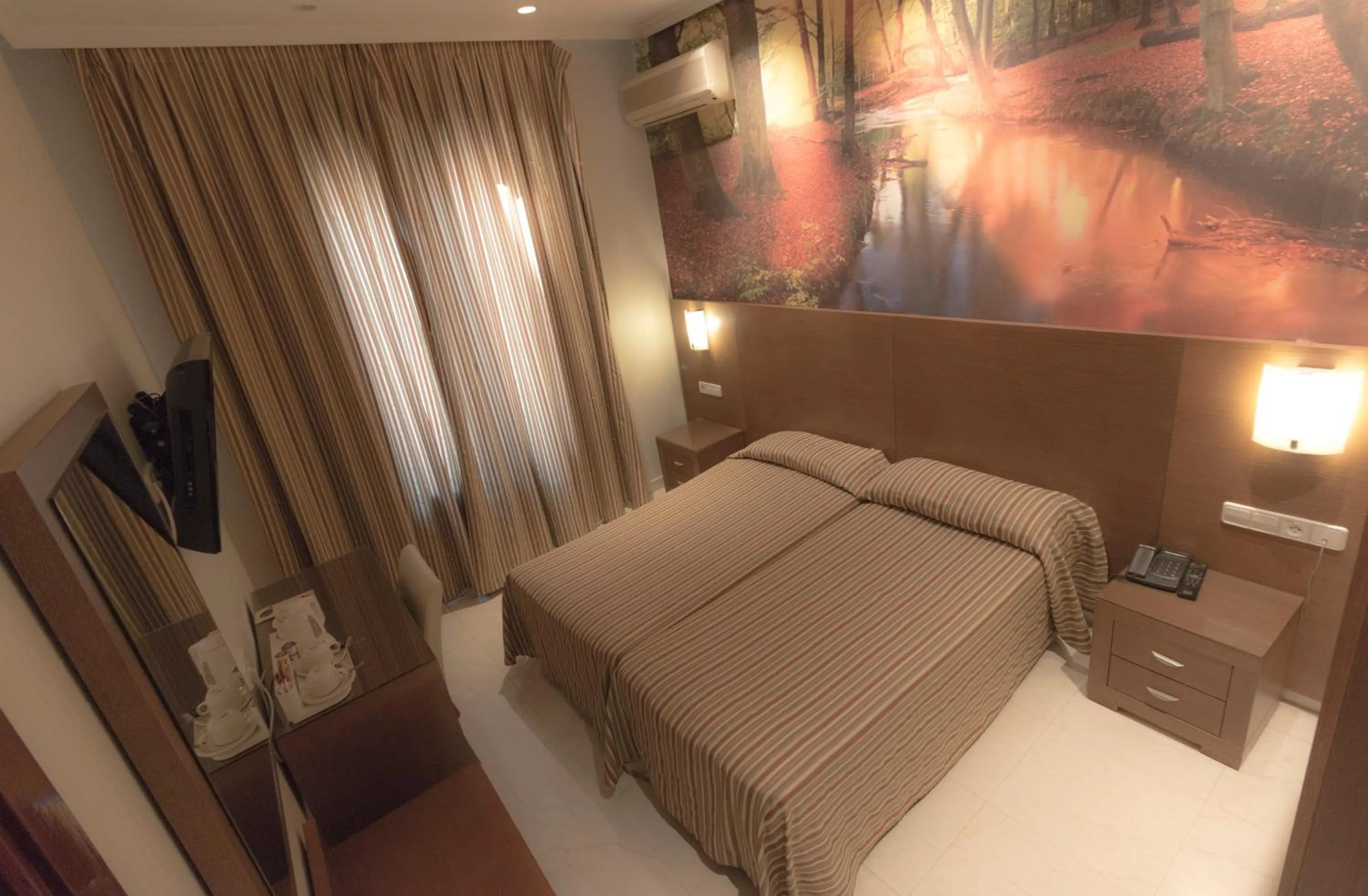 Photo of the whole room, Bed in Hostal Atocha Almudena Martín