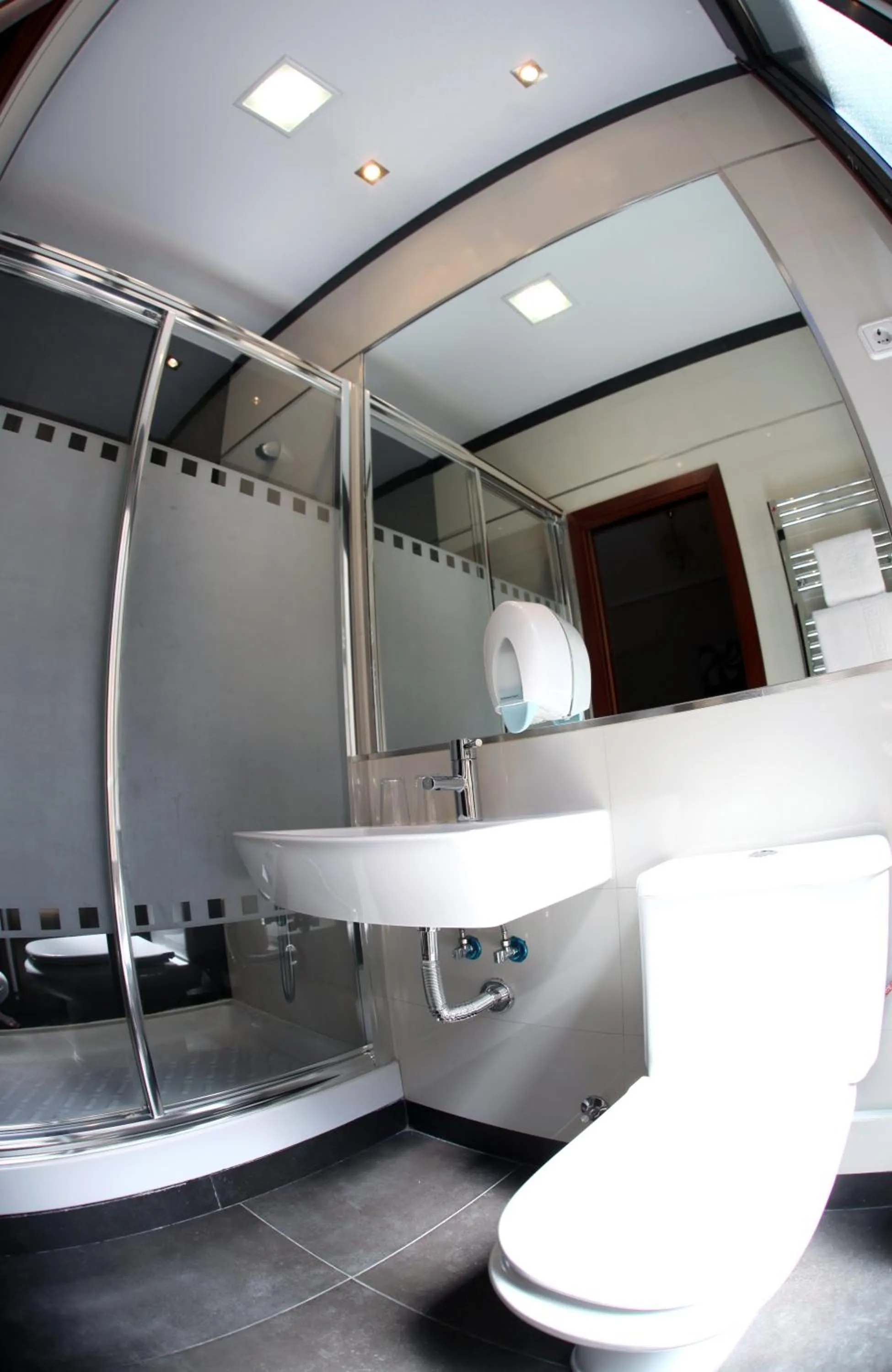 Bathroom in Hostal Atocha Almudena Martín