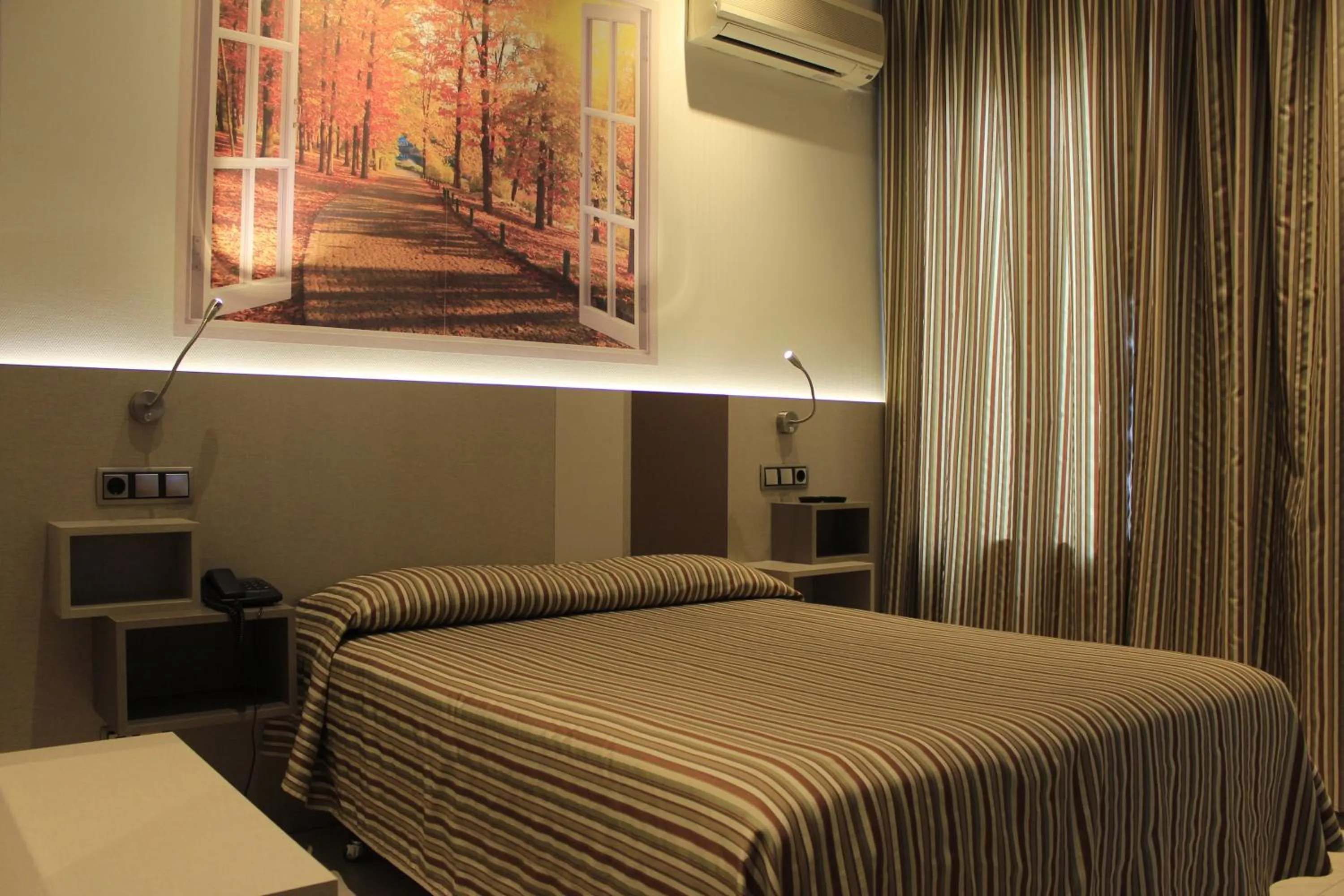 Bed in Hostal Atocha Almudena Martín