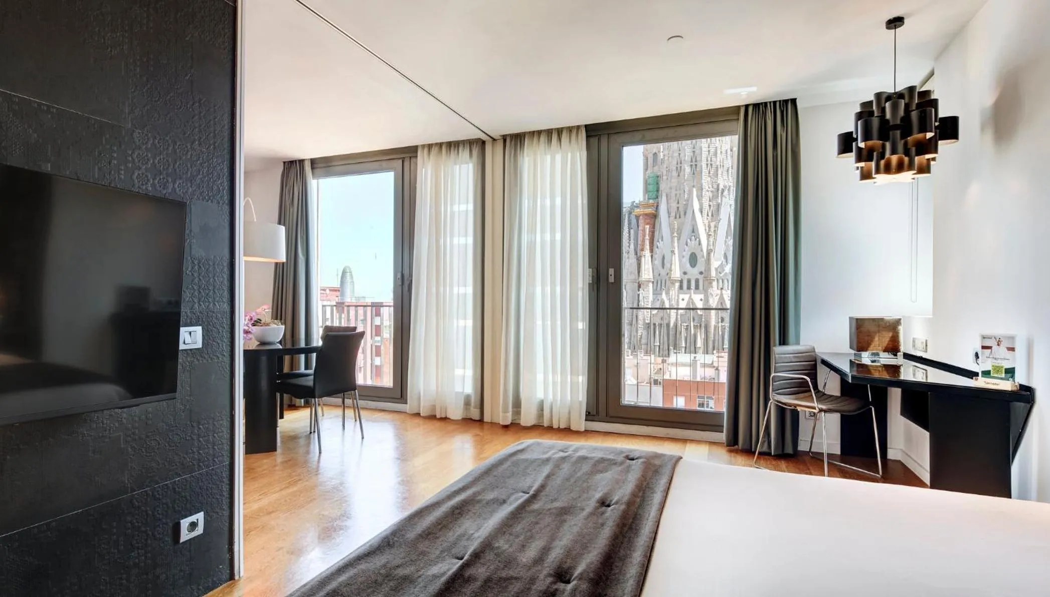 Photo of the whole room, Bed in Sercotel Hotel Rosellon