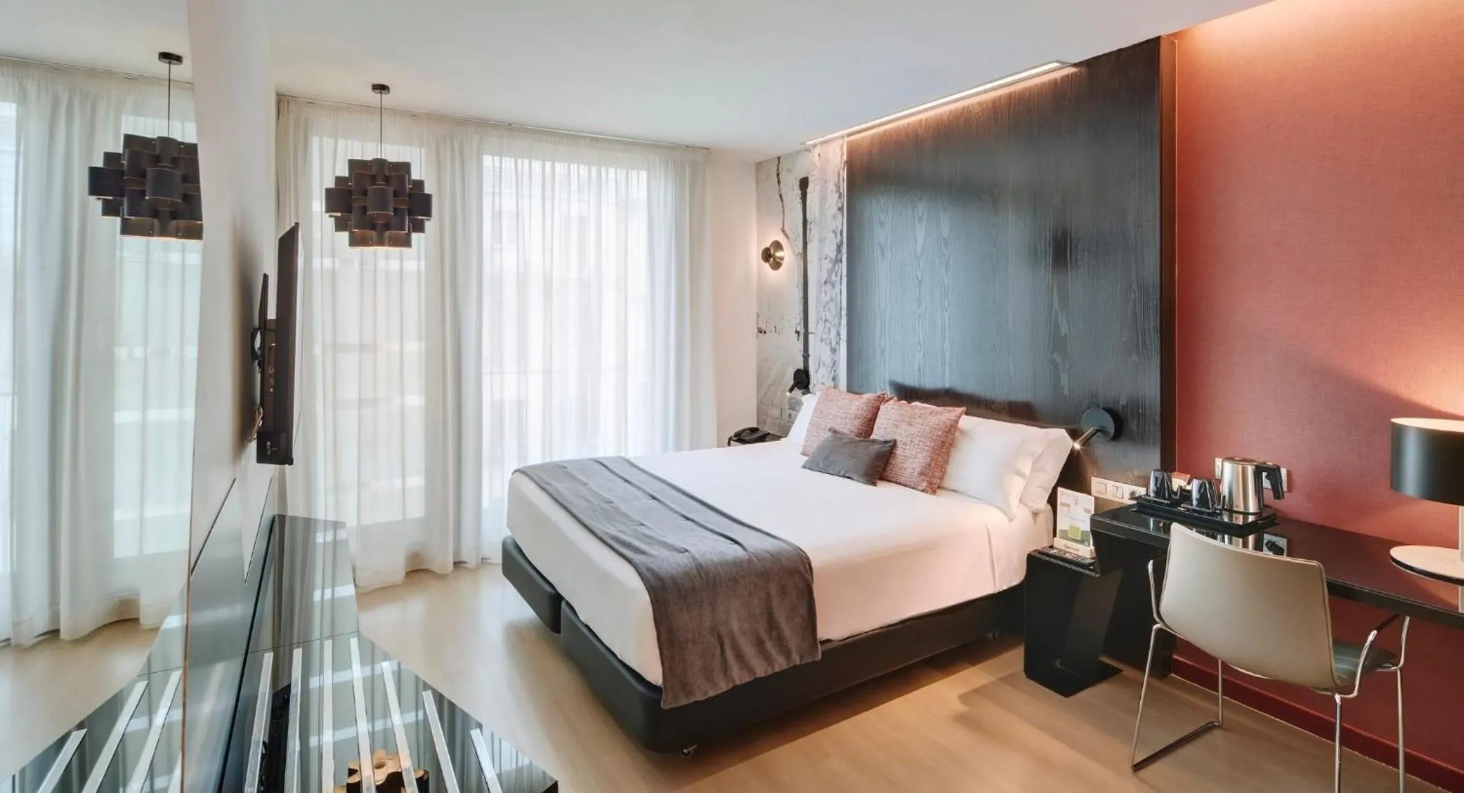 Photo of the whole room, Bed in Sercotel Hotel Rosellon