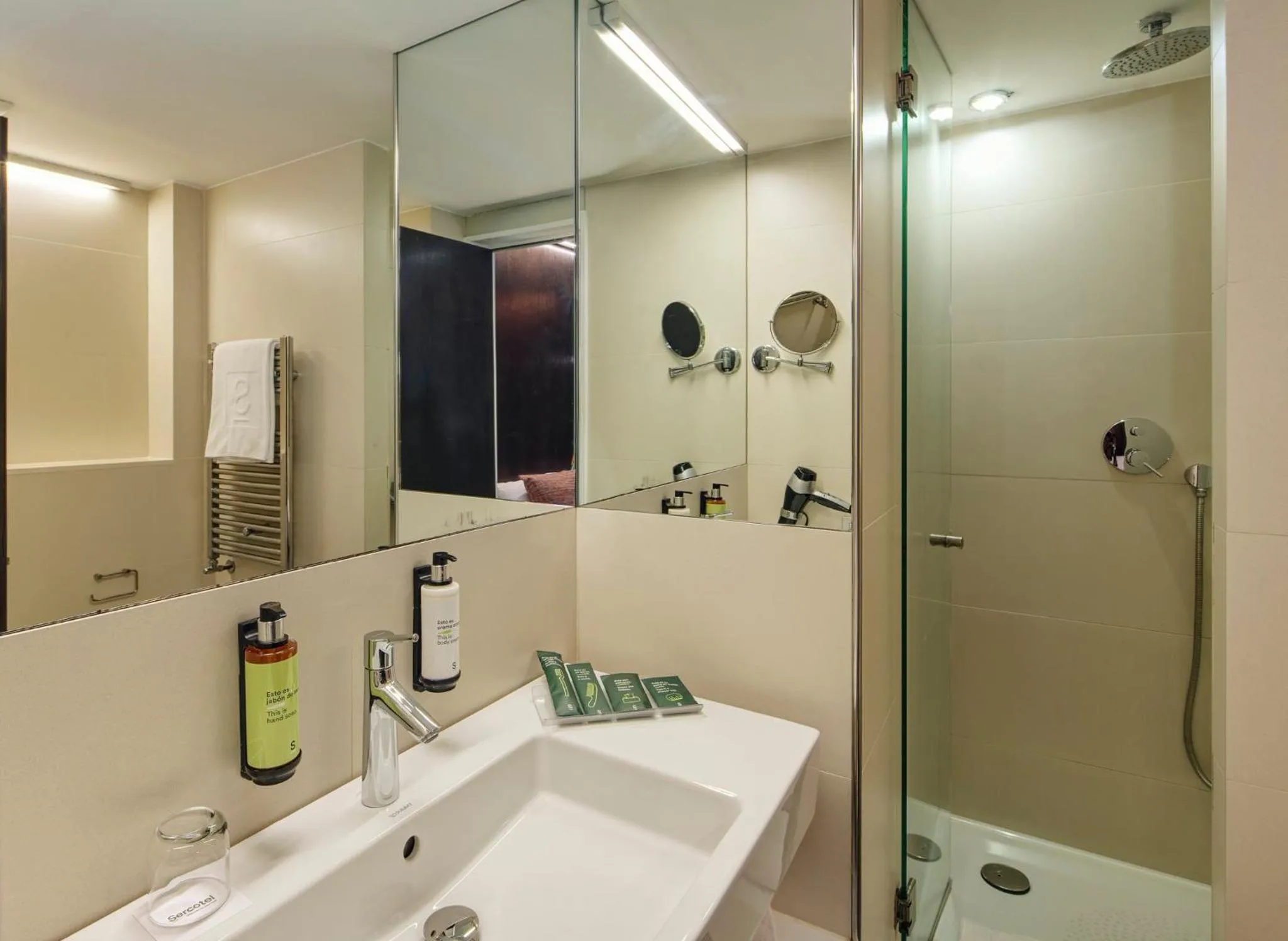 Photo of the whole room in Sercotel Hotel Rosellon