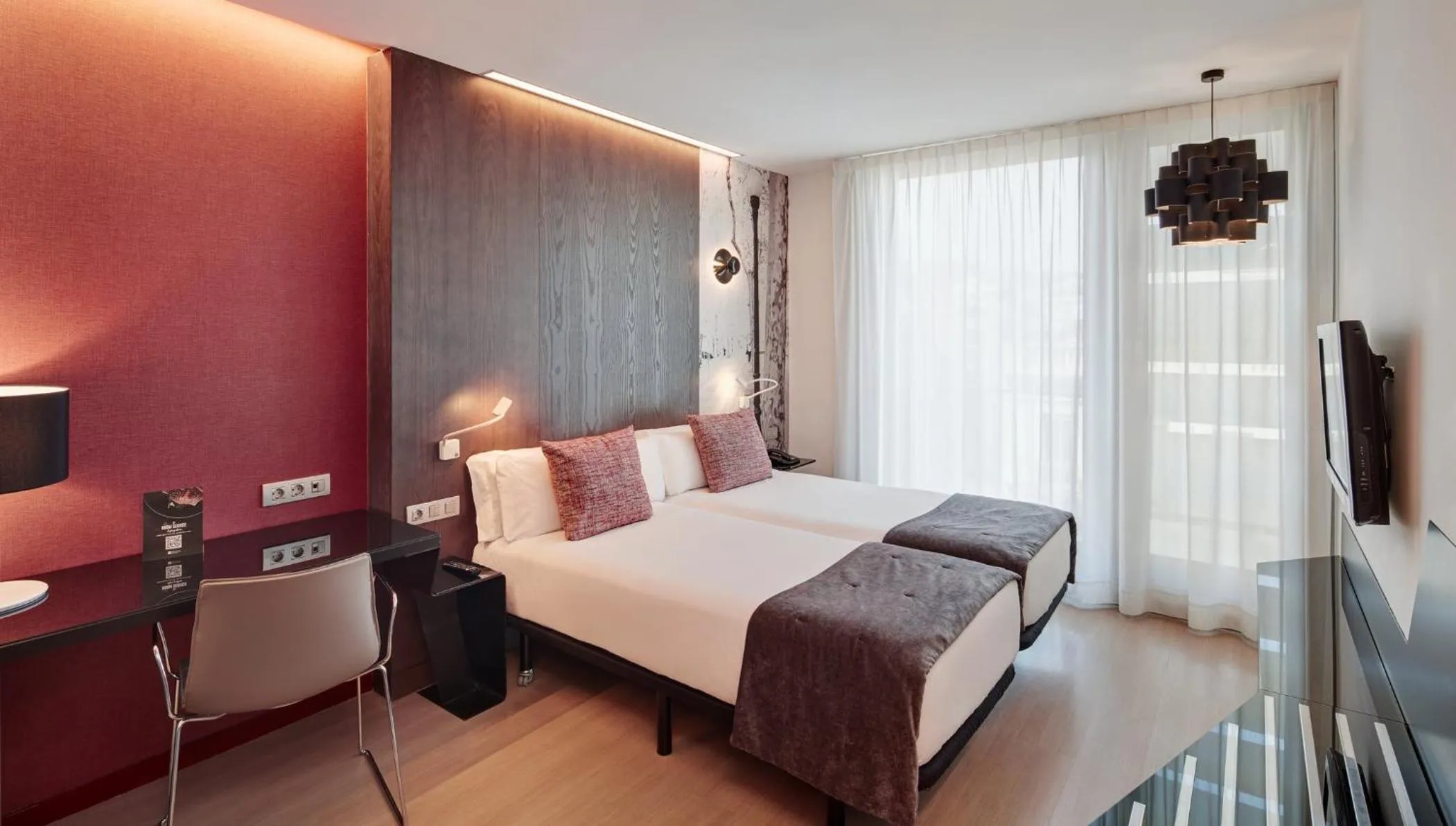 Photo of the whole room, Bed in Sercotel Hotel Rosellon