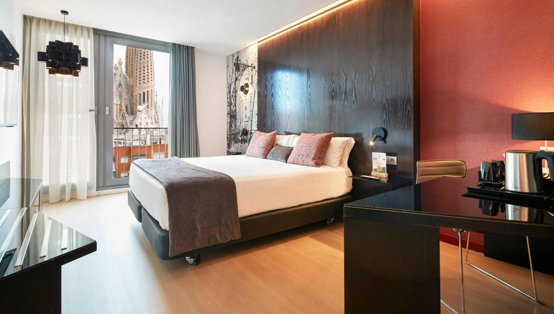 Photo of the whole room, Bed in Sercotel Hotel Rosellon