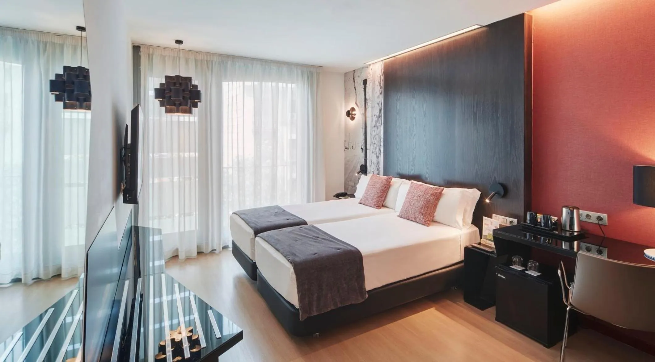 Photo of the whole room, Bed in Sercotel Hotel Rosellon