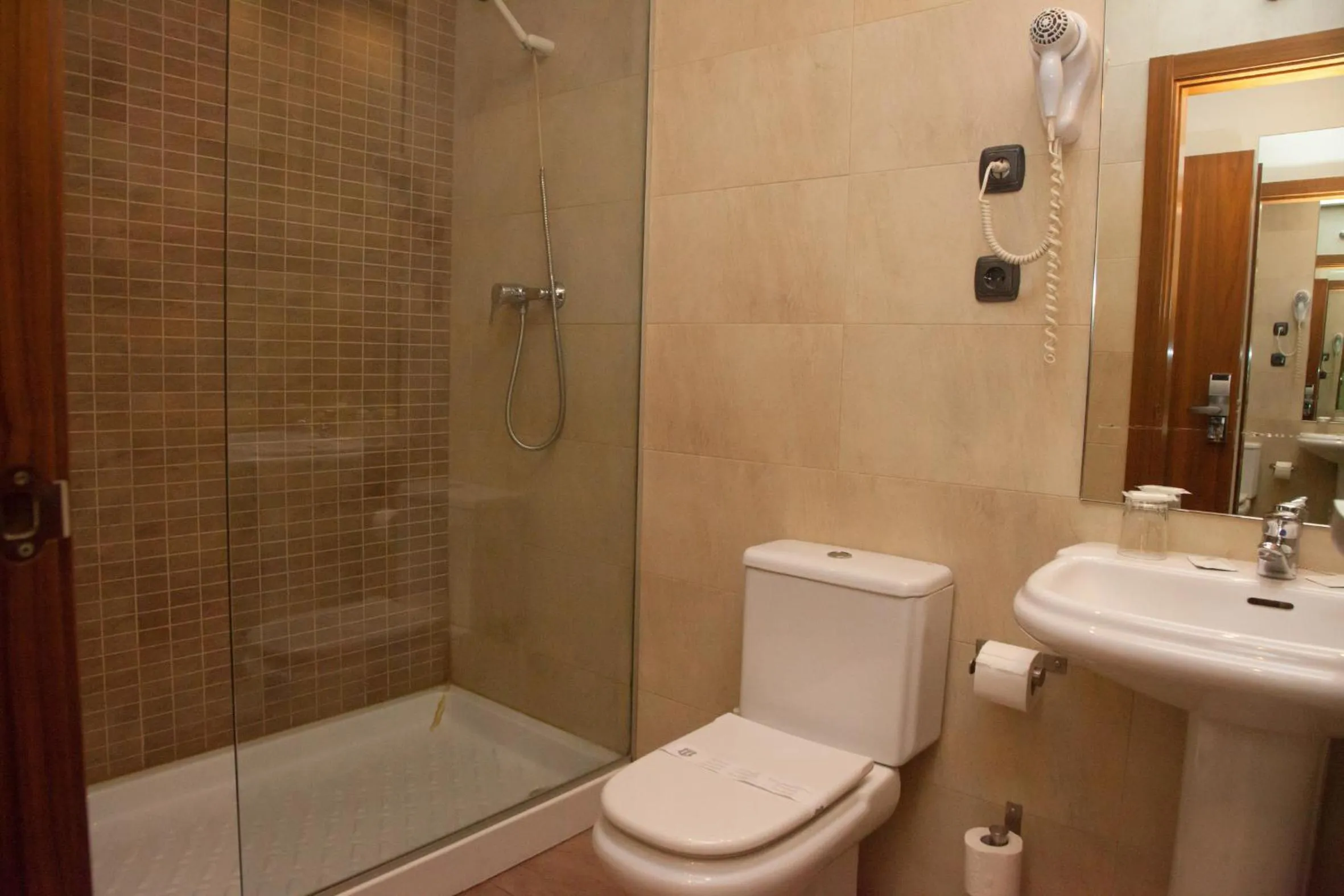 Shower in Hotel Izelai