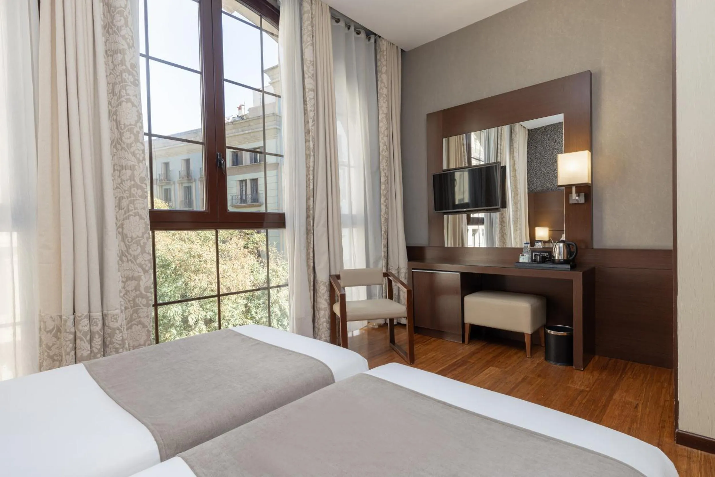 TV and multimedia, Bed in Barcelona Hotel Colonial