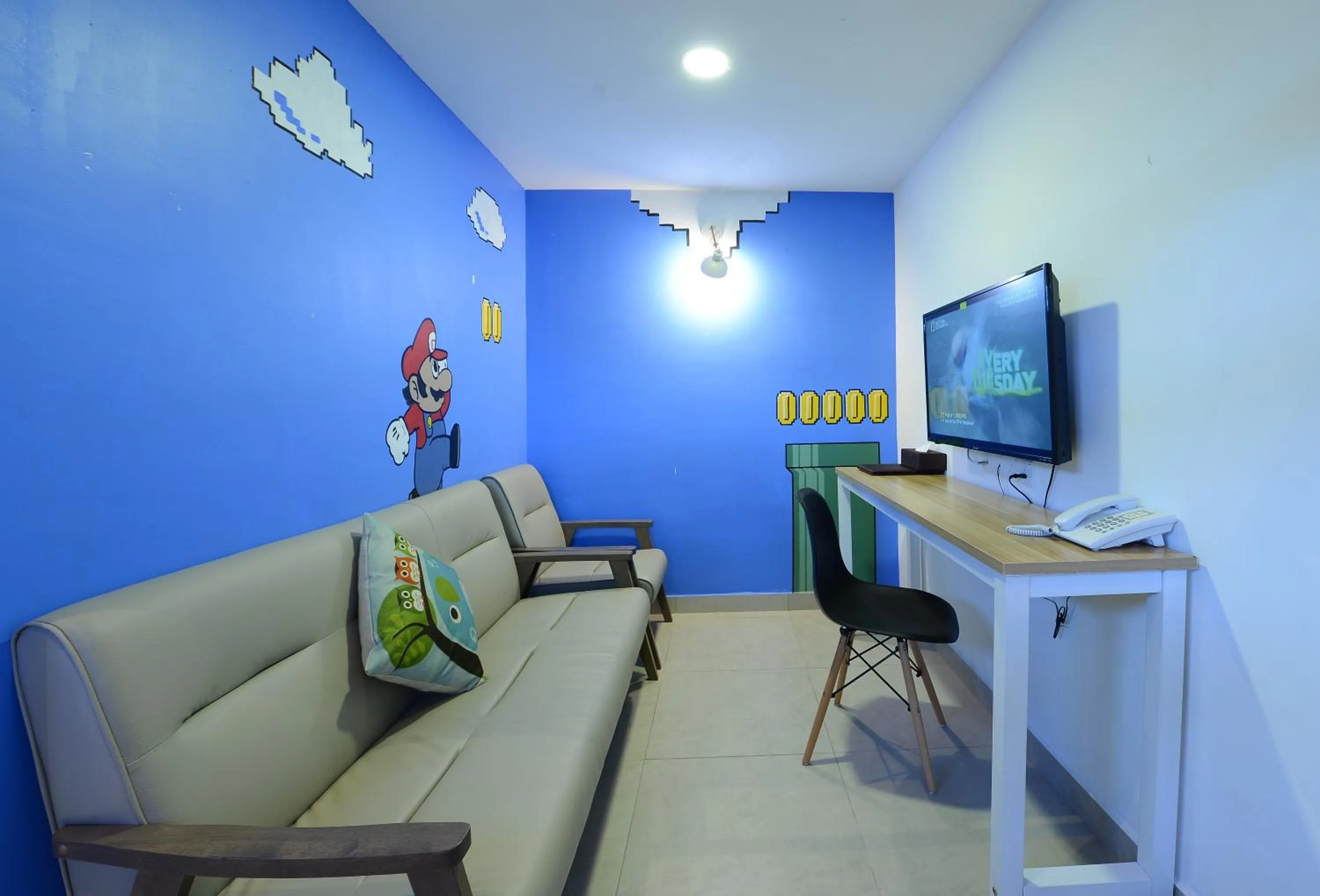 Photo of the whole room, Seating Area in Hotel de Art @ i-City