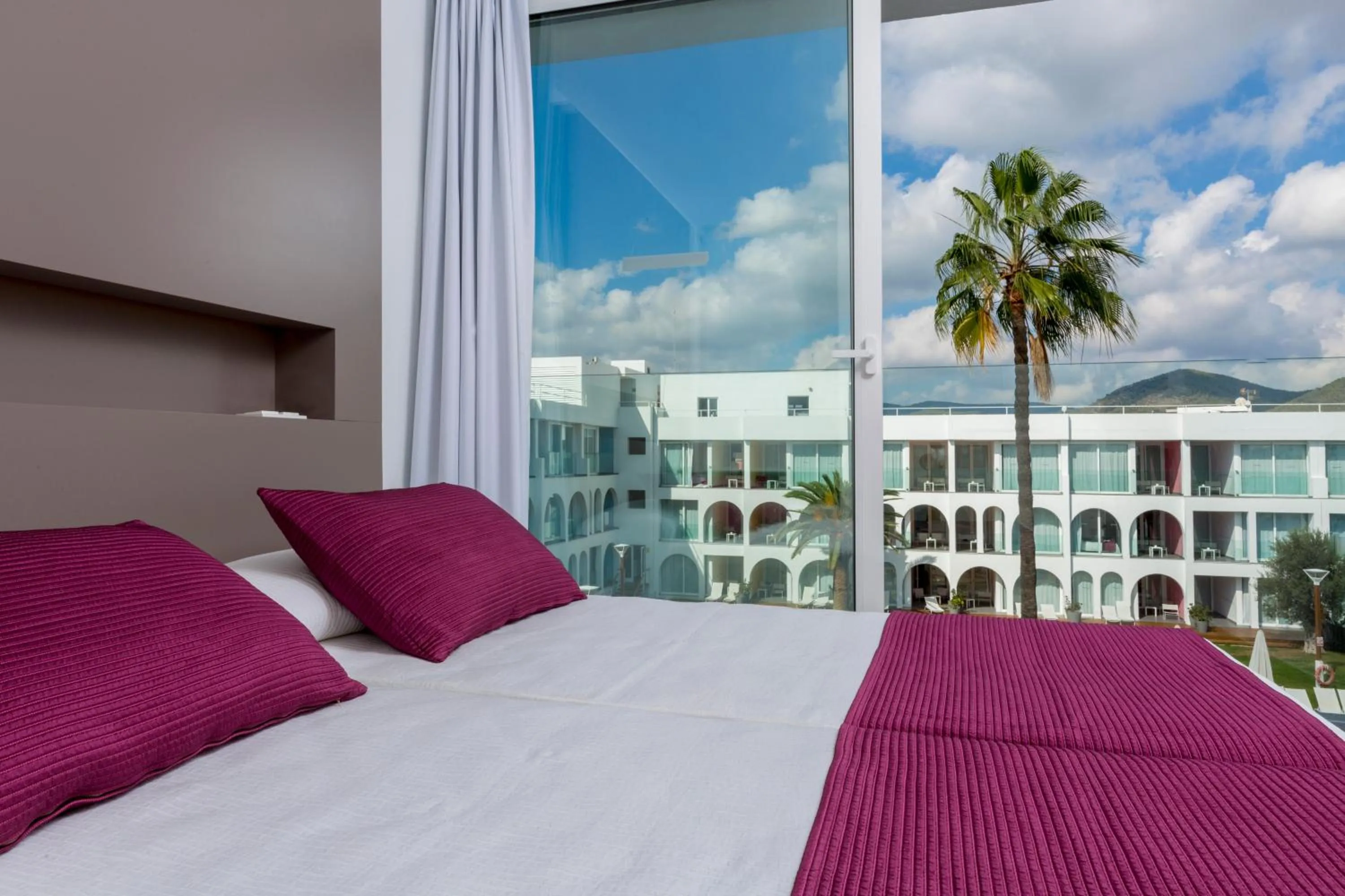 Garden view, Bed in Ebano Hotel Apartments & Spa