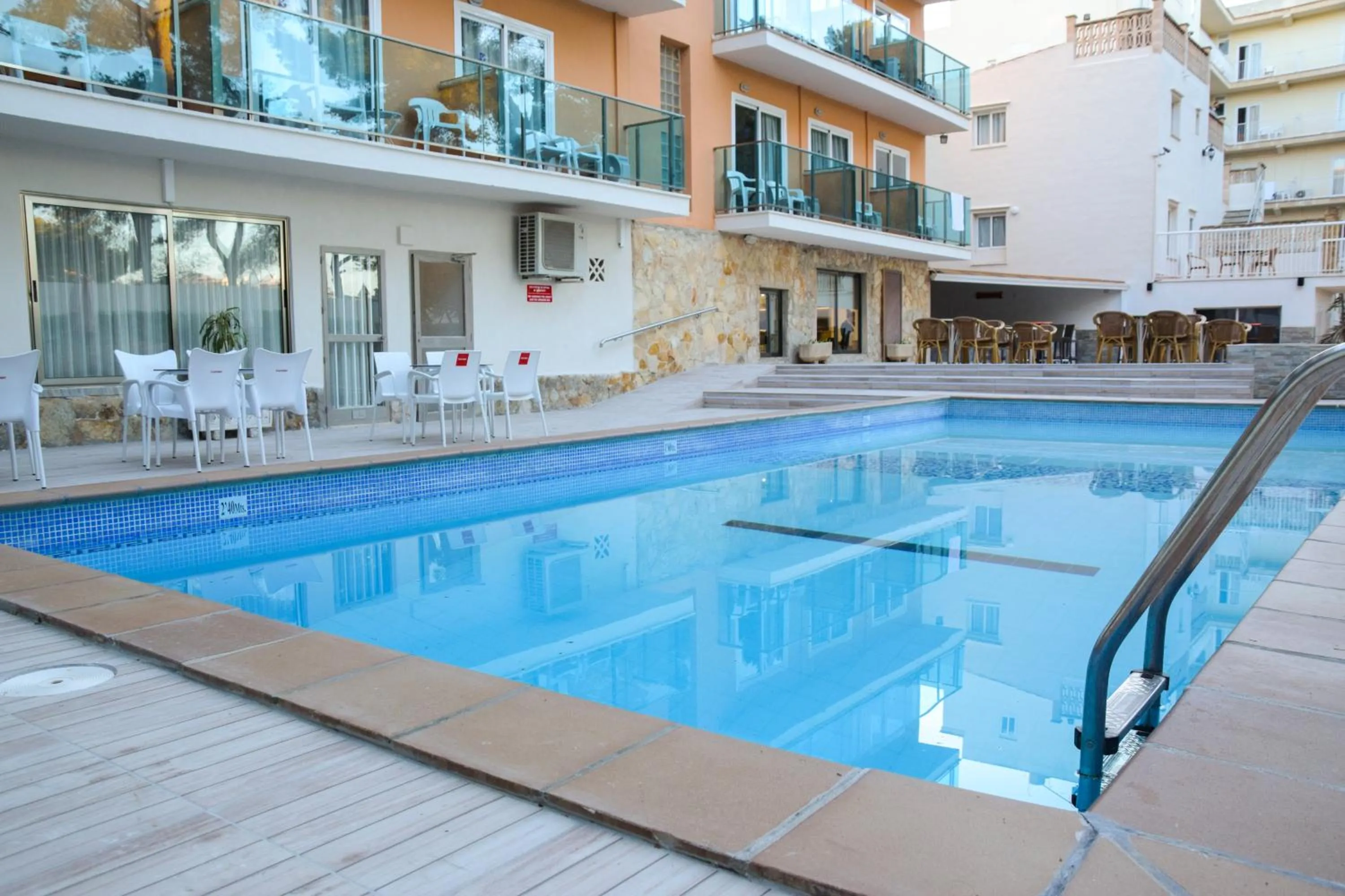 Swimming pool in Hotel Costa Mediterraneo