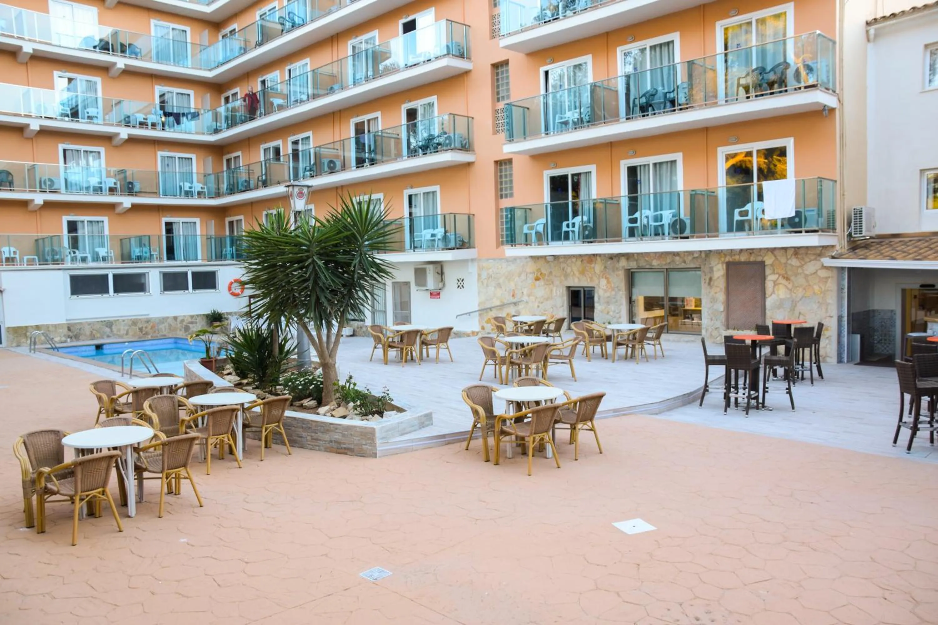 Swimming pool in Hotel Costa Mediterraneo