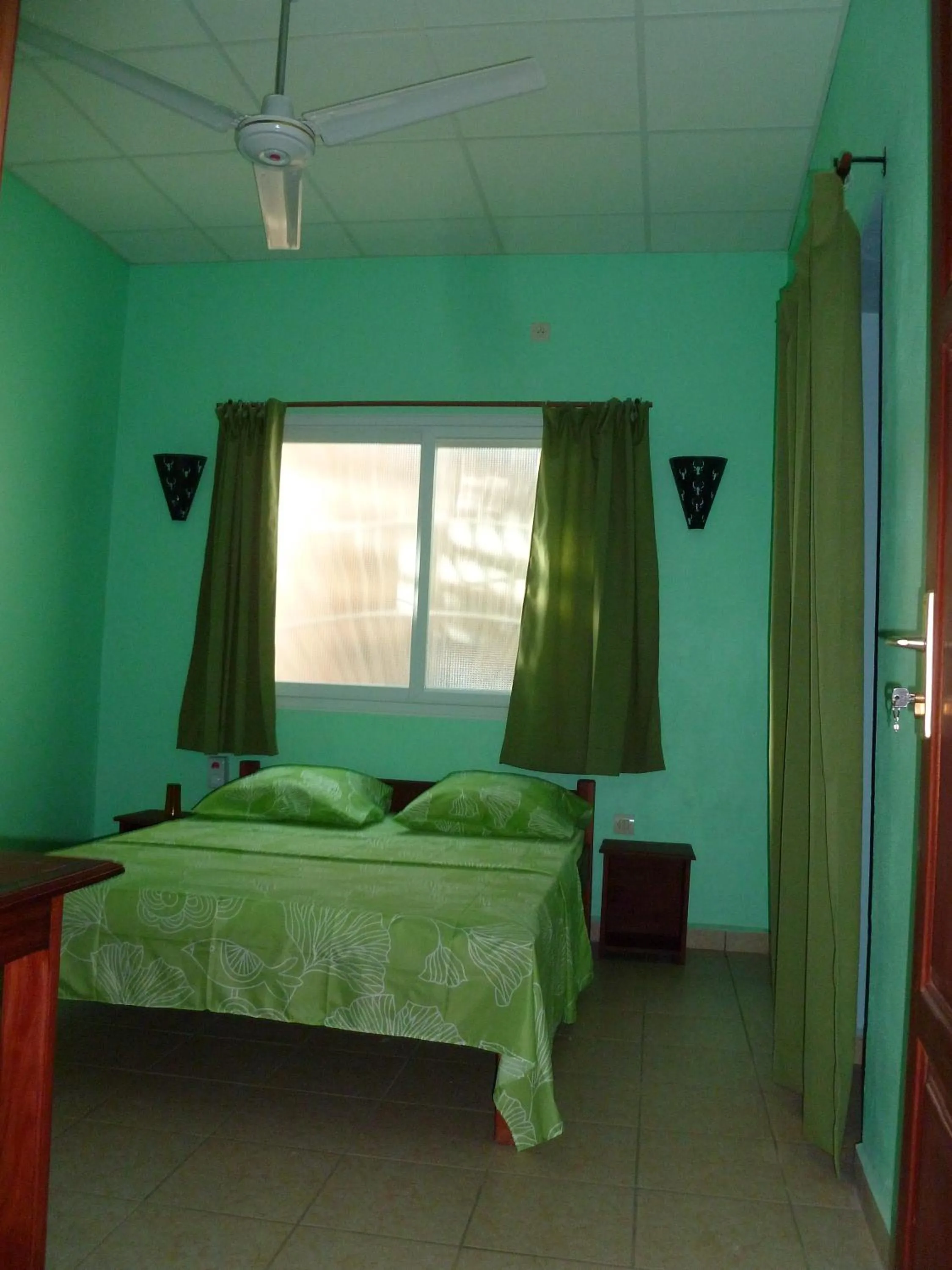 Photo of the whole room, Bed in Residence Kathyly