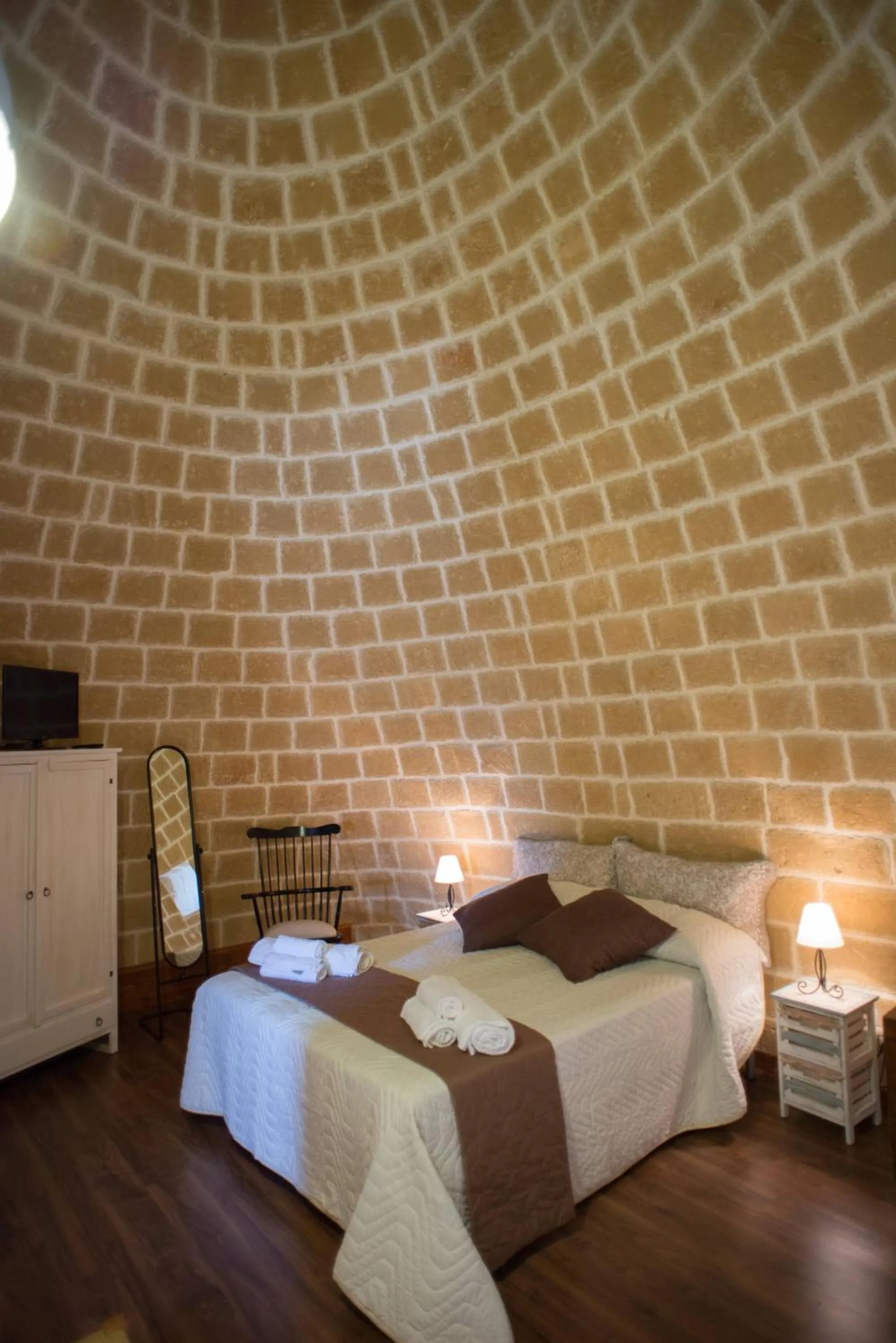 Bed in Grandi Trulli Bed & Breakfast