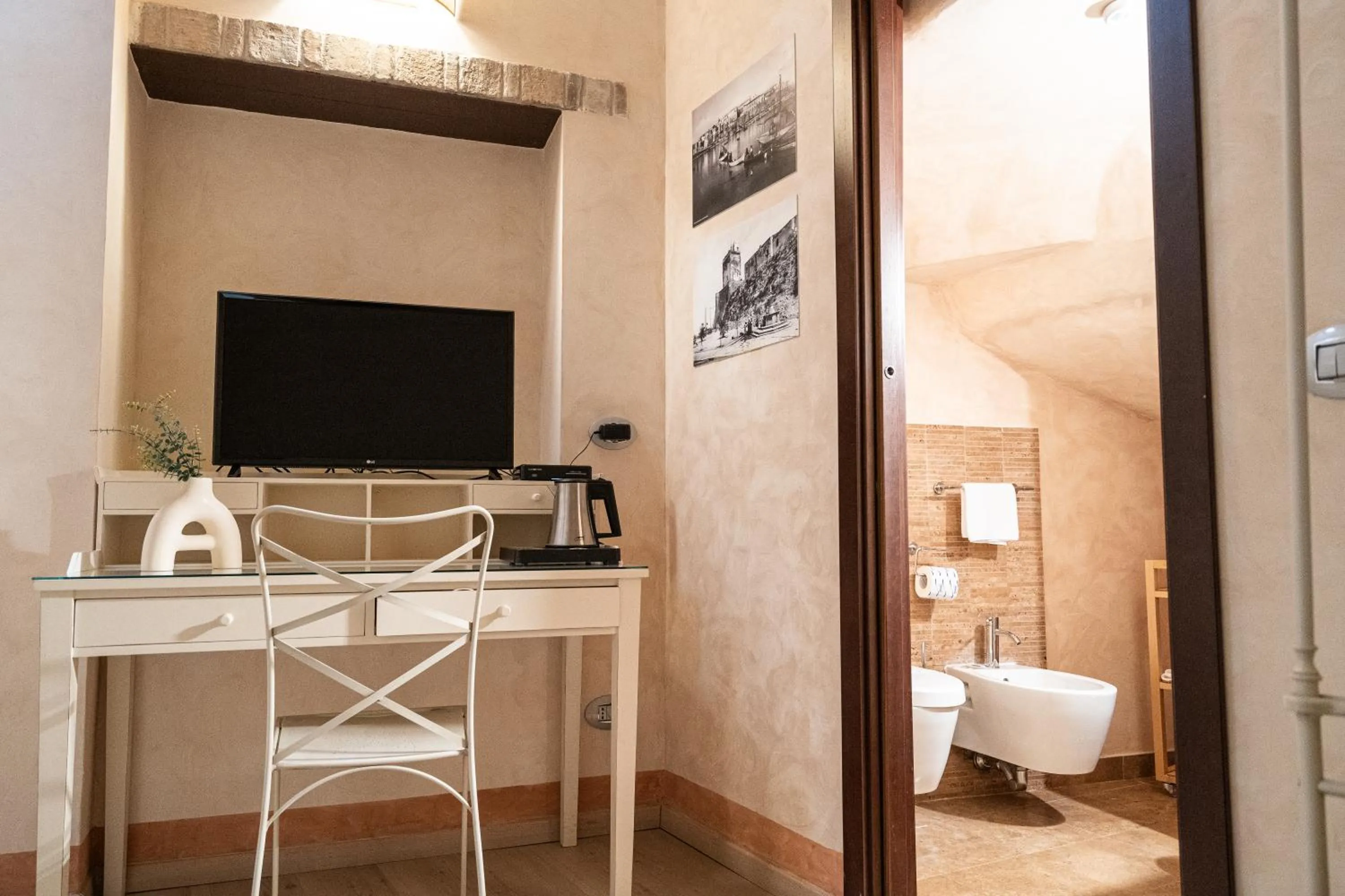 TV and multimedia in La Lisca