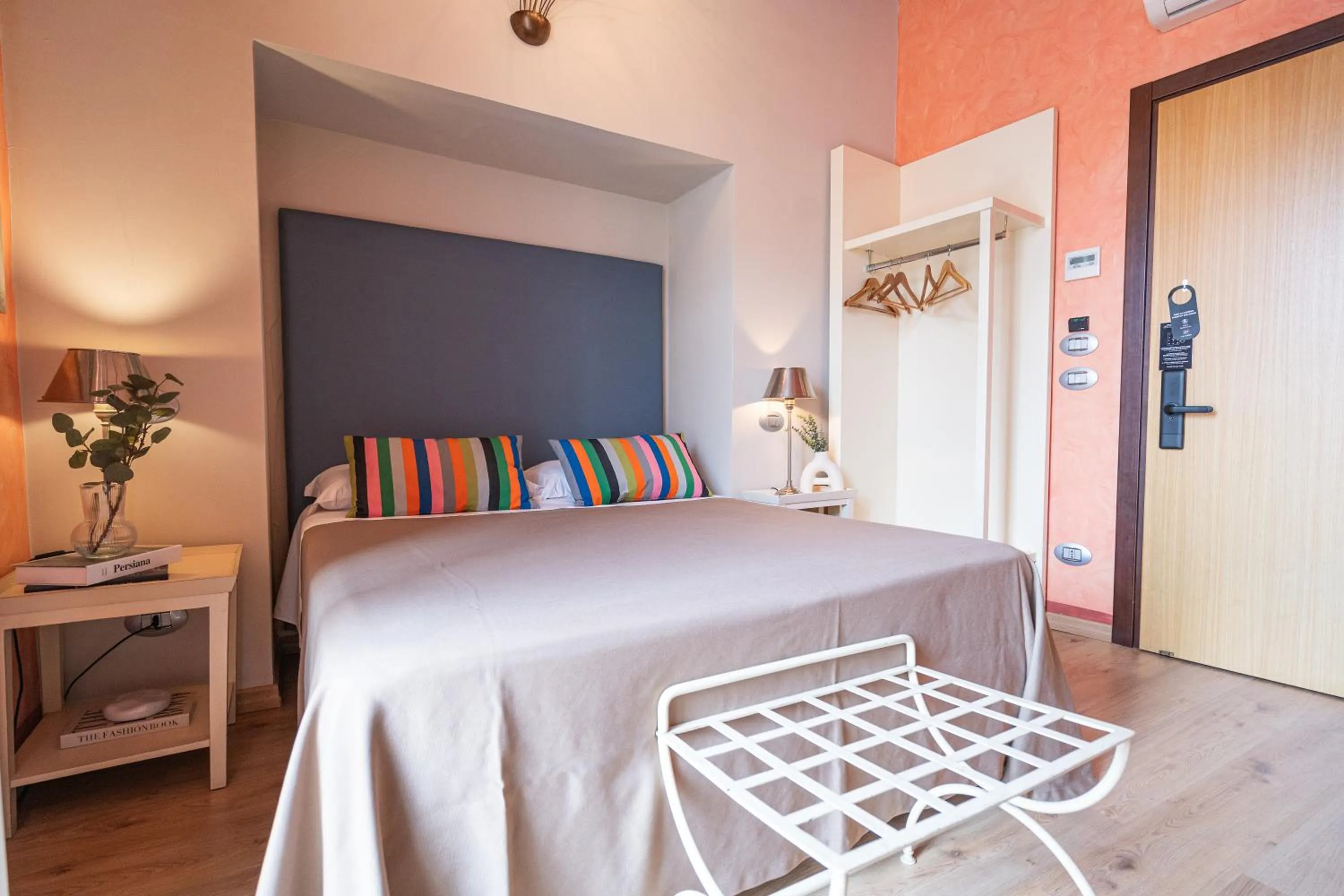 Photo of the whole room, Bed in La Lisca