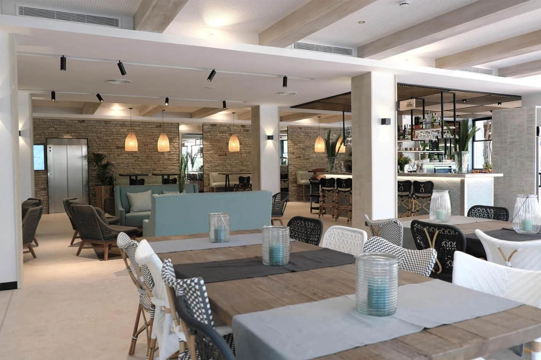 Day in Hotel Acapulco