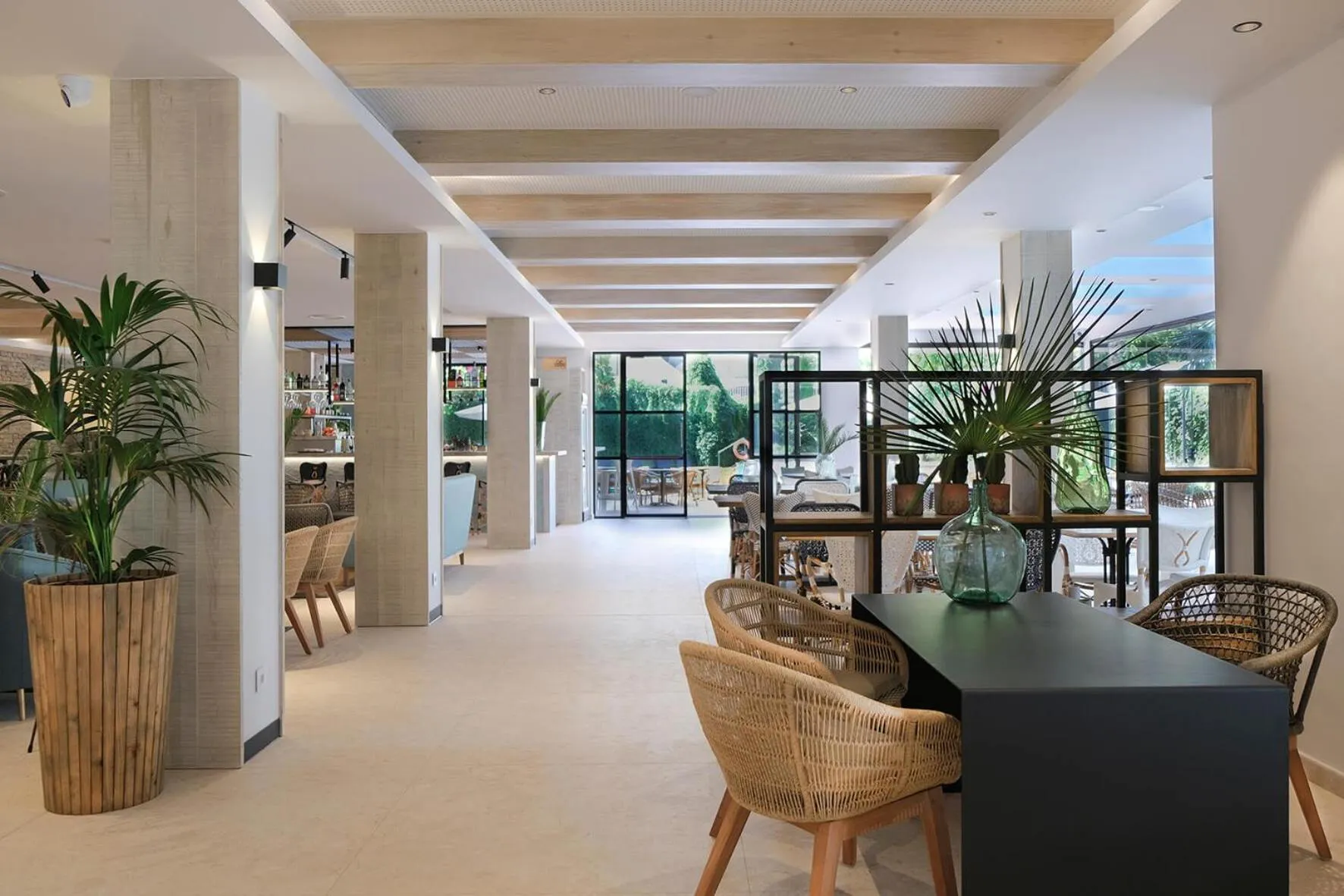 Day in Hotel Acapulco