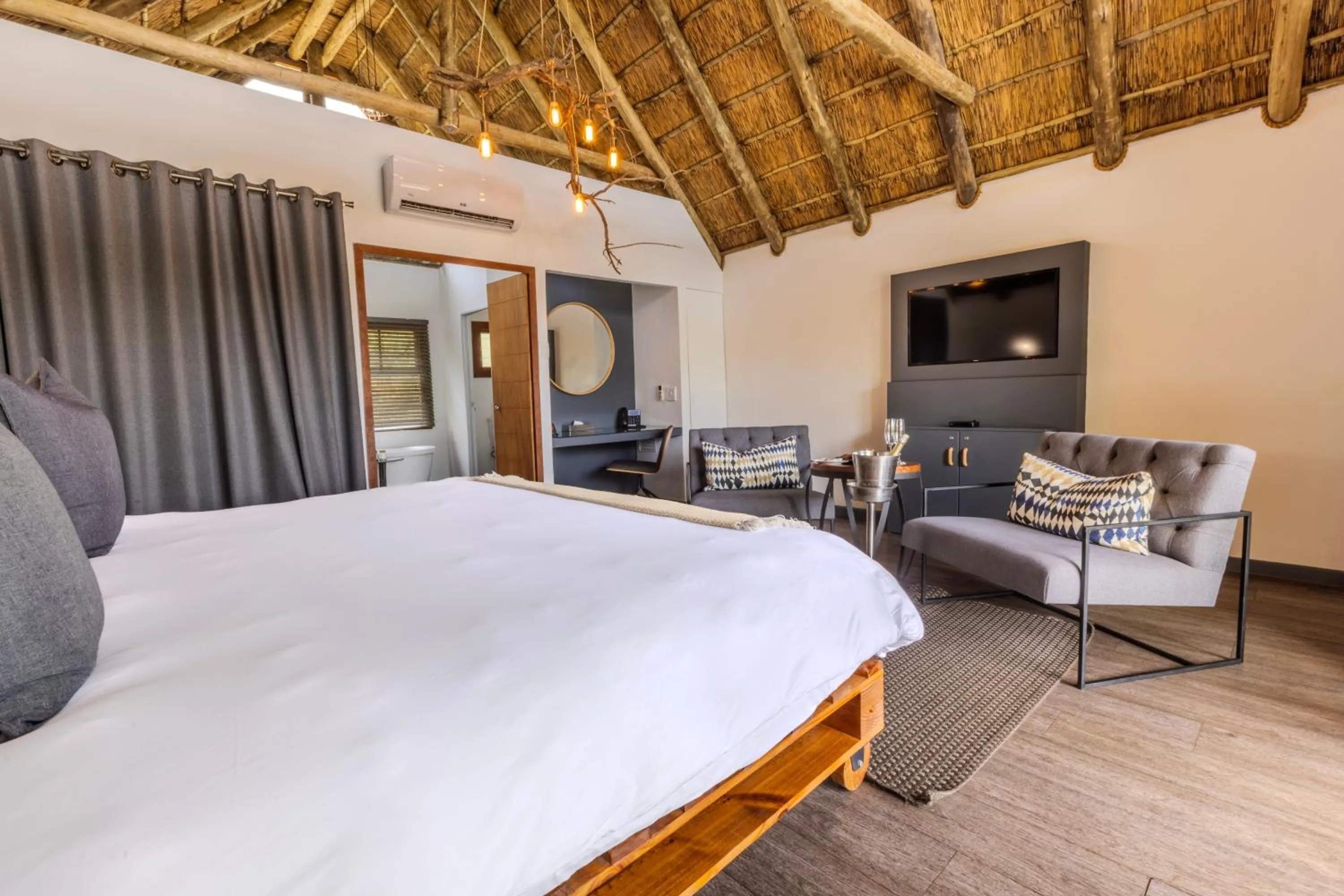 TV and multimedia, Bed in Cradle Boutique Hotel