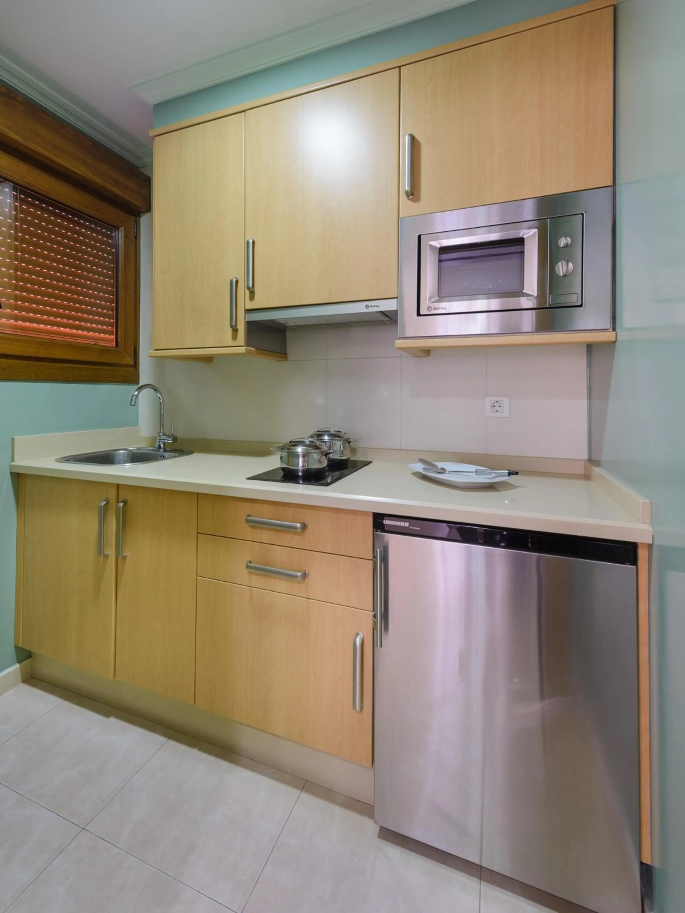 Kitchen or kitchenette in Apartamentos Trisquel