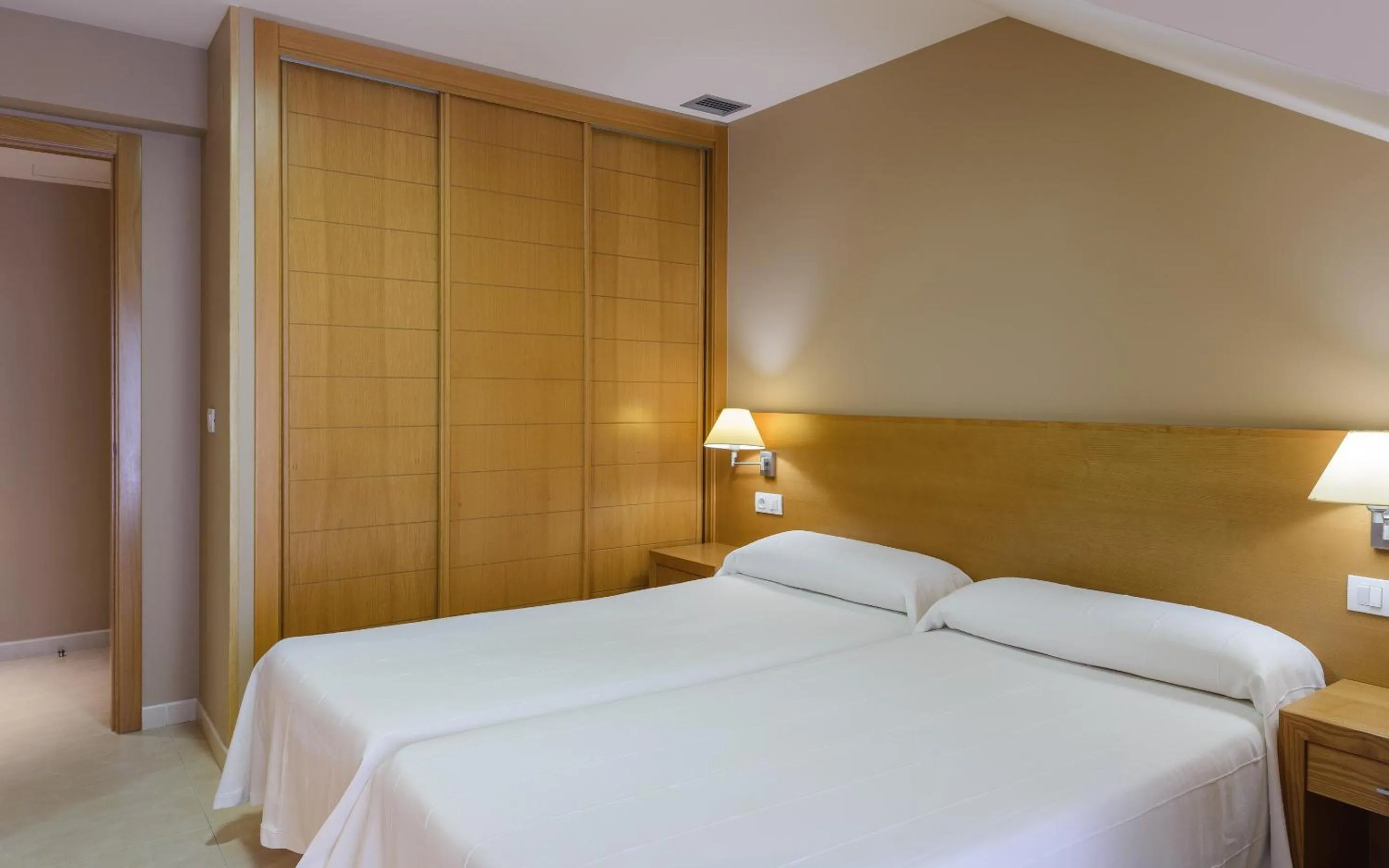 Bedroom, Bed in Apartamentos Trisquel