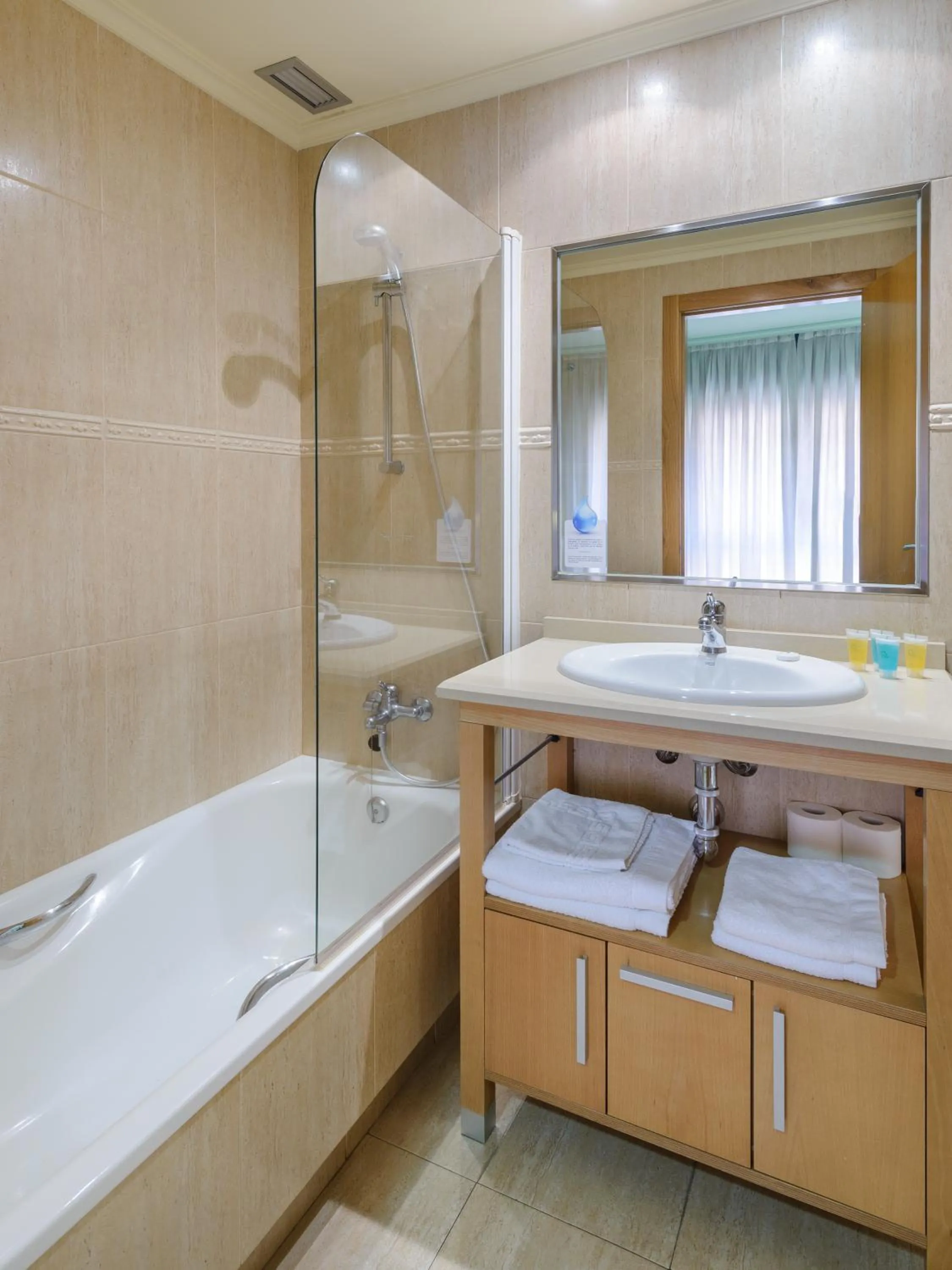 Bathroom in Apartamentos Trisquel