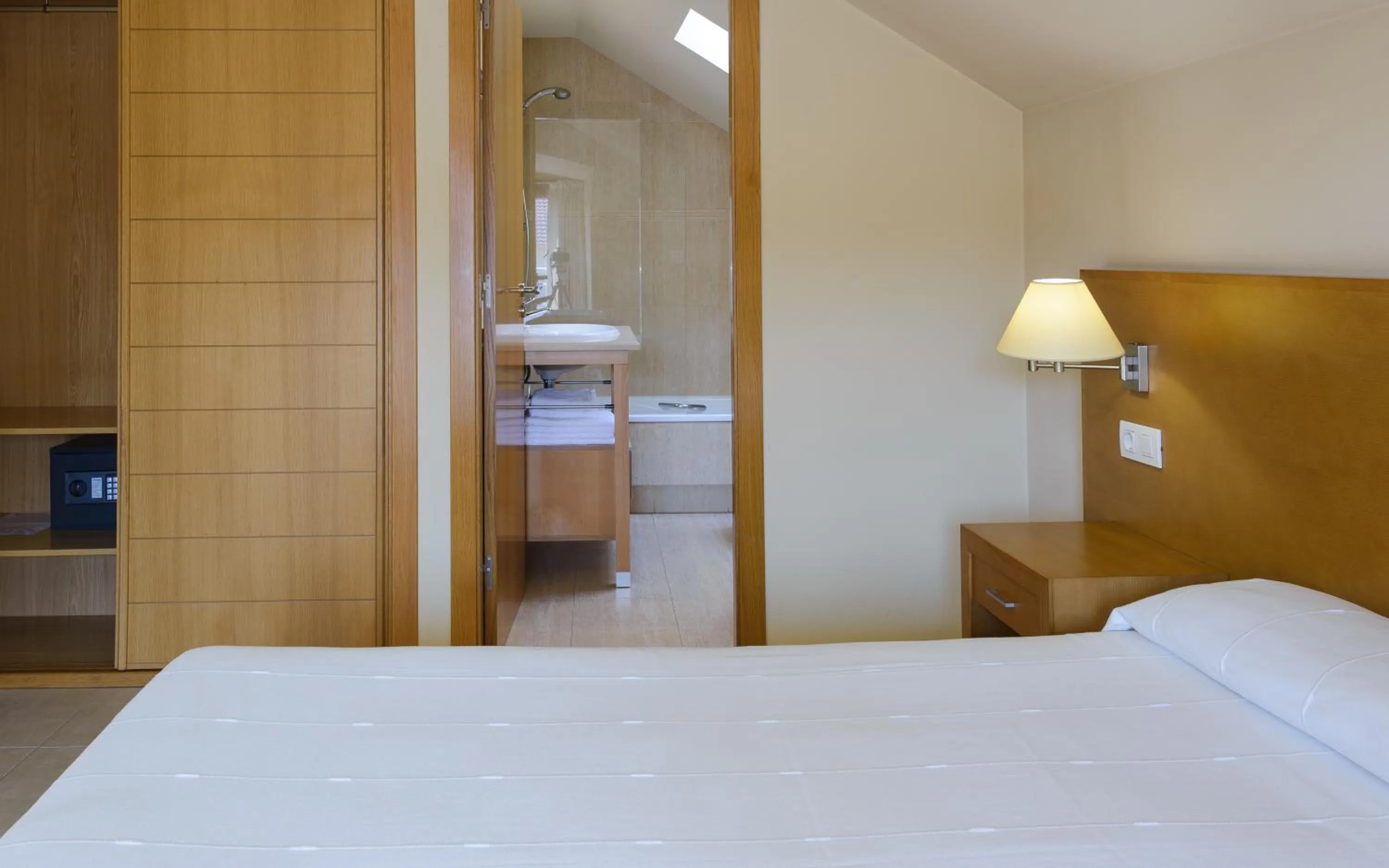 Bedroom, Bed in Apartamentos Trisquel