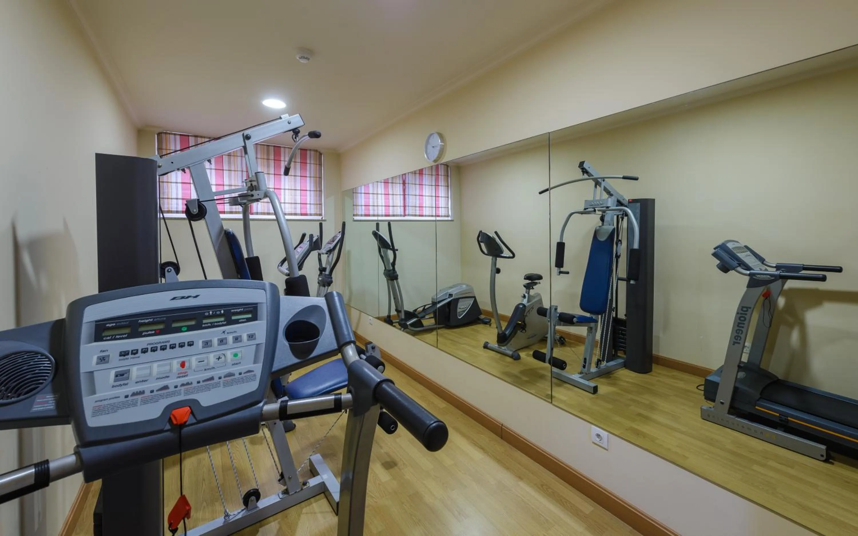 Fitness centre/facilities in Apartamentos Trisquel