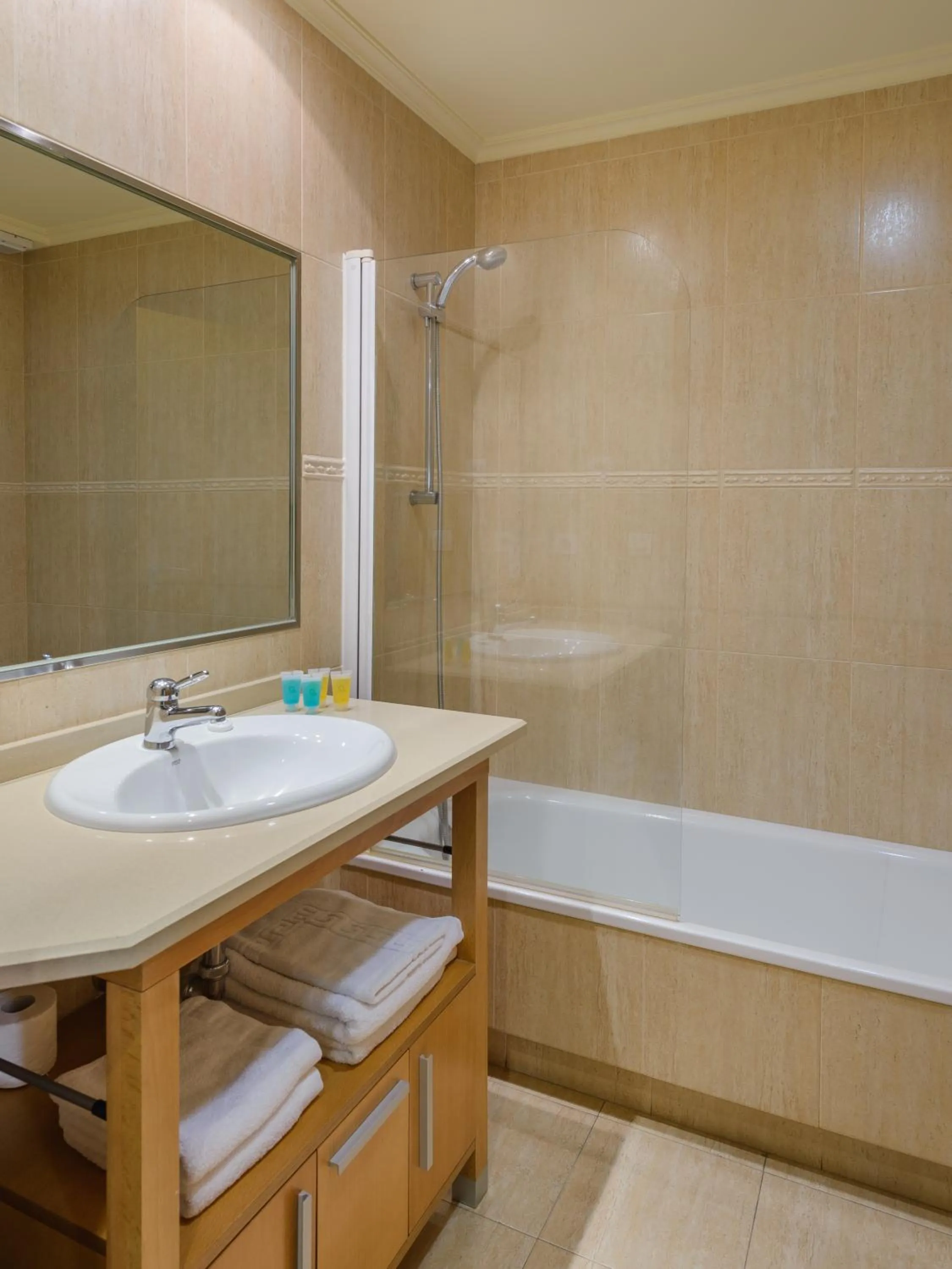 Bathroom in Apartamentos Trisquel