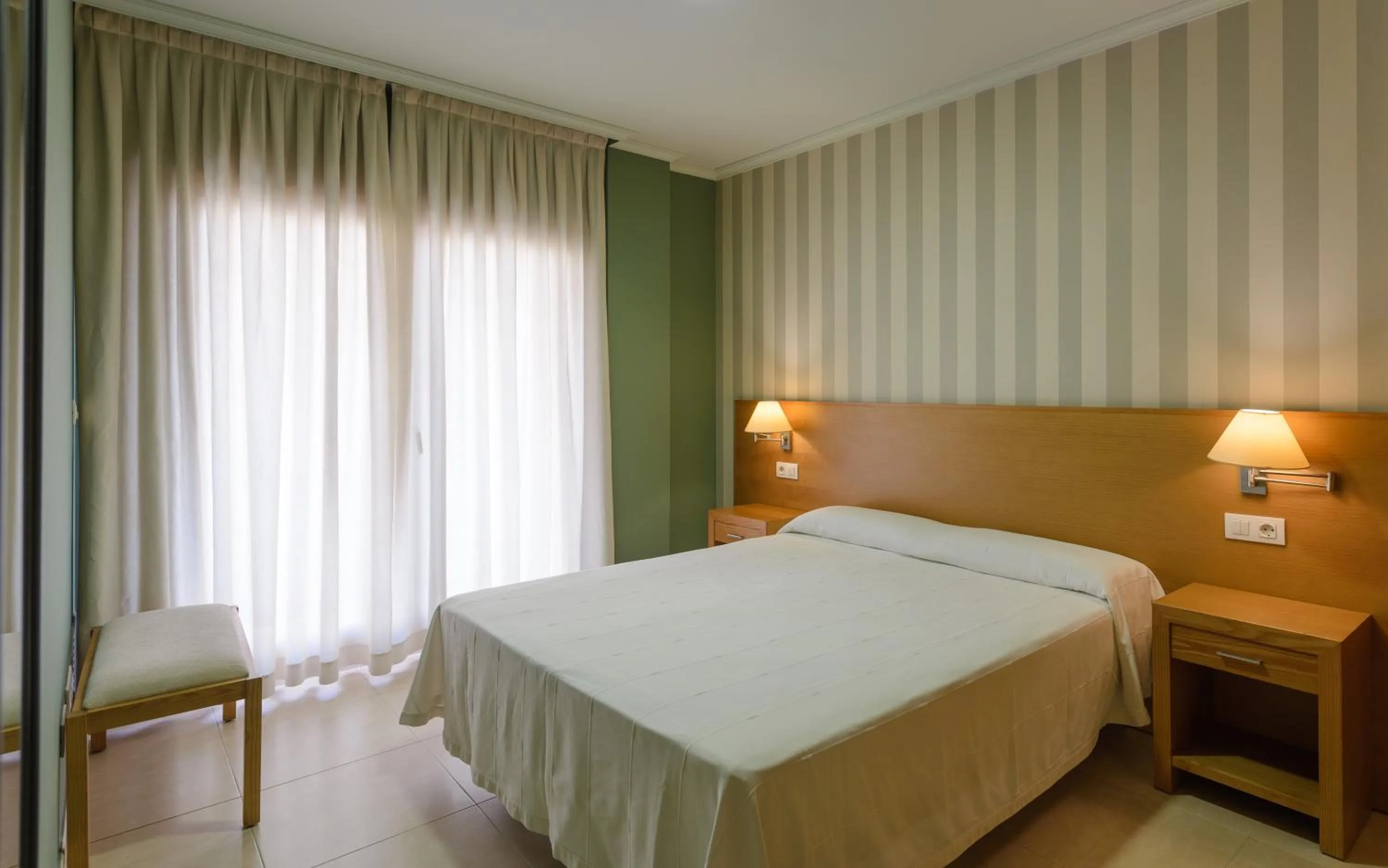 Bedroom, Bed in Apartamentos Trisquel