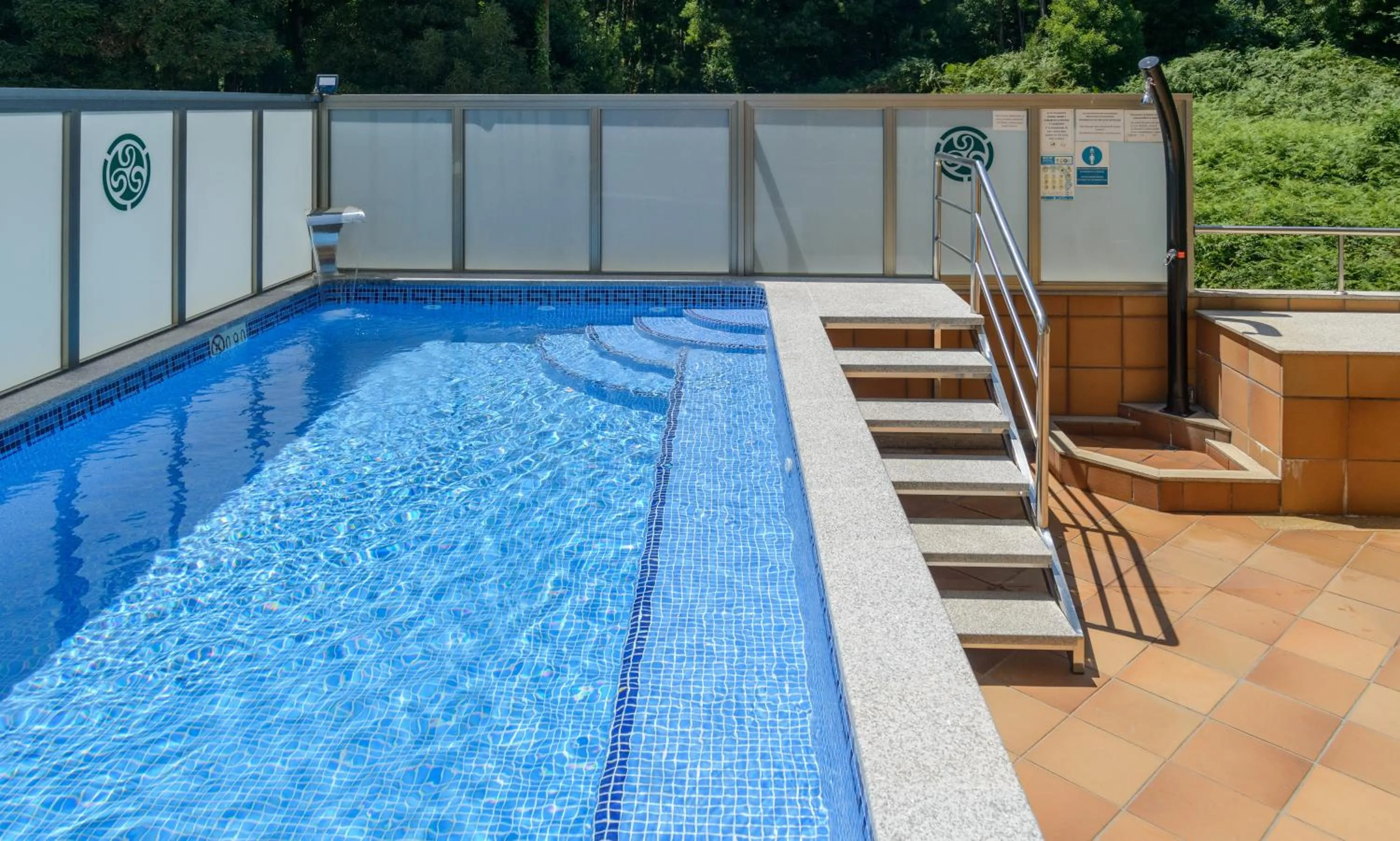 Swimming pool in Apartamentos Trisquel