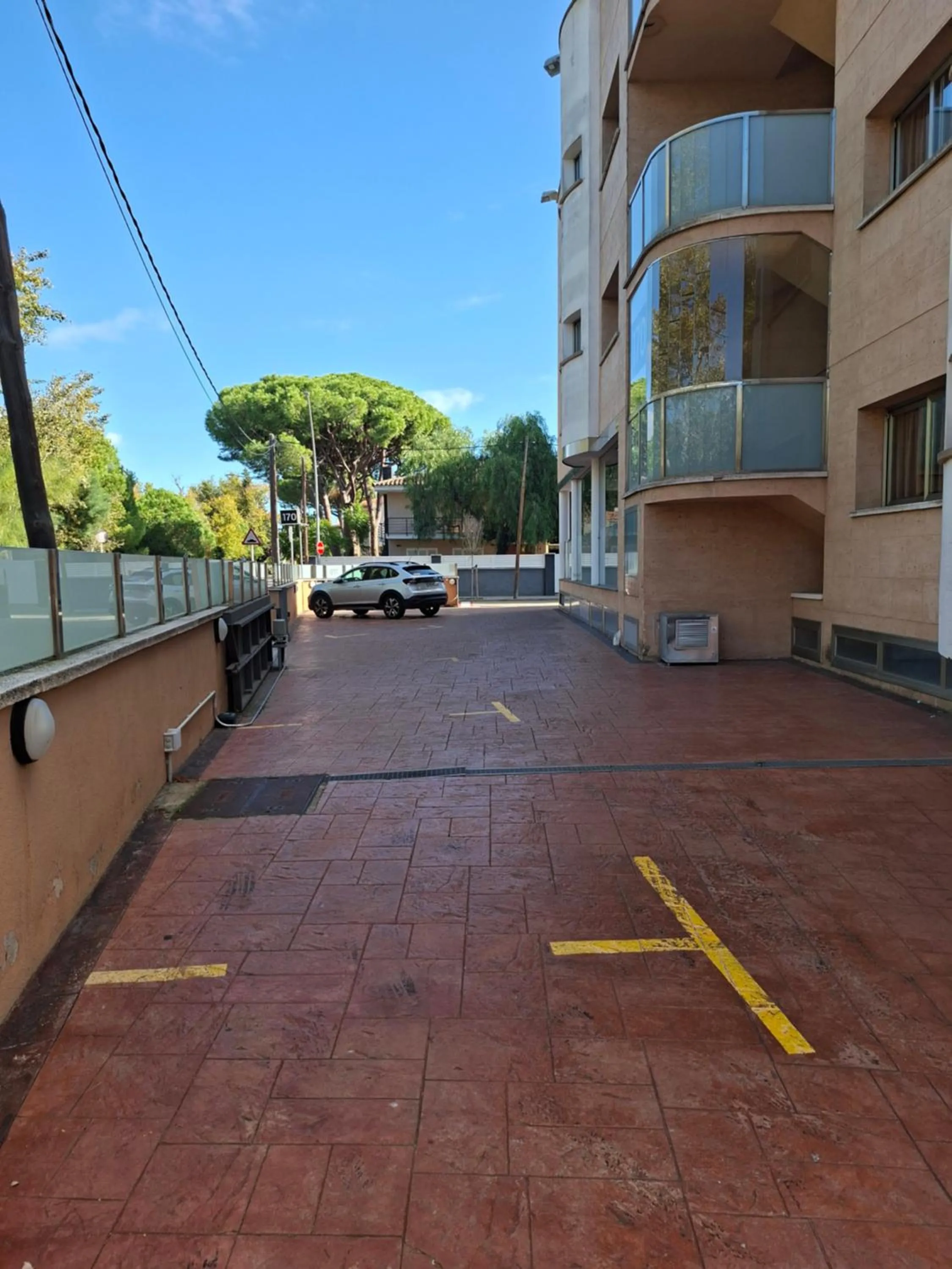 Parking in Hotel 170