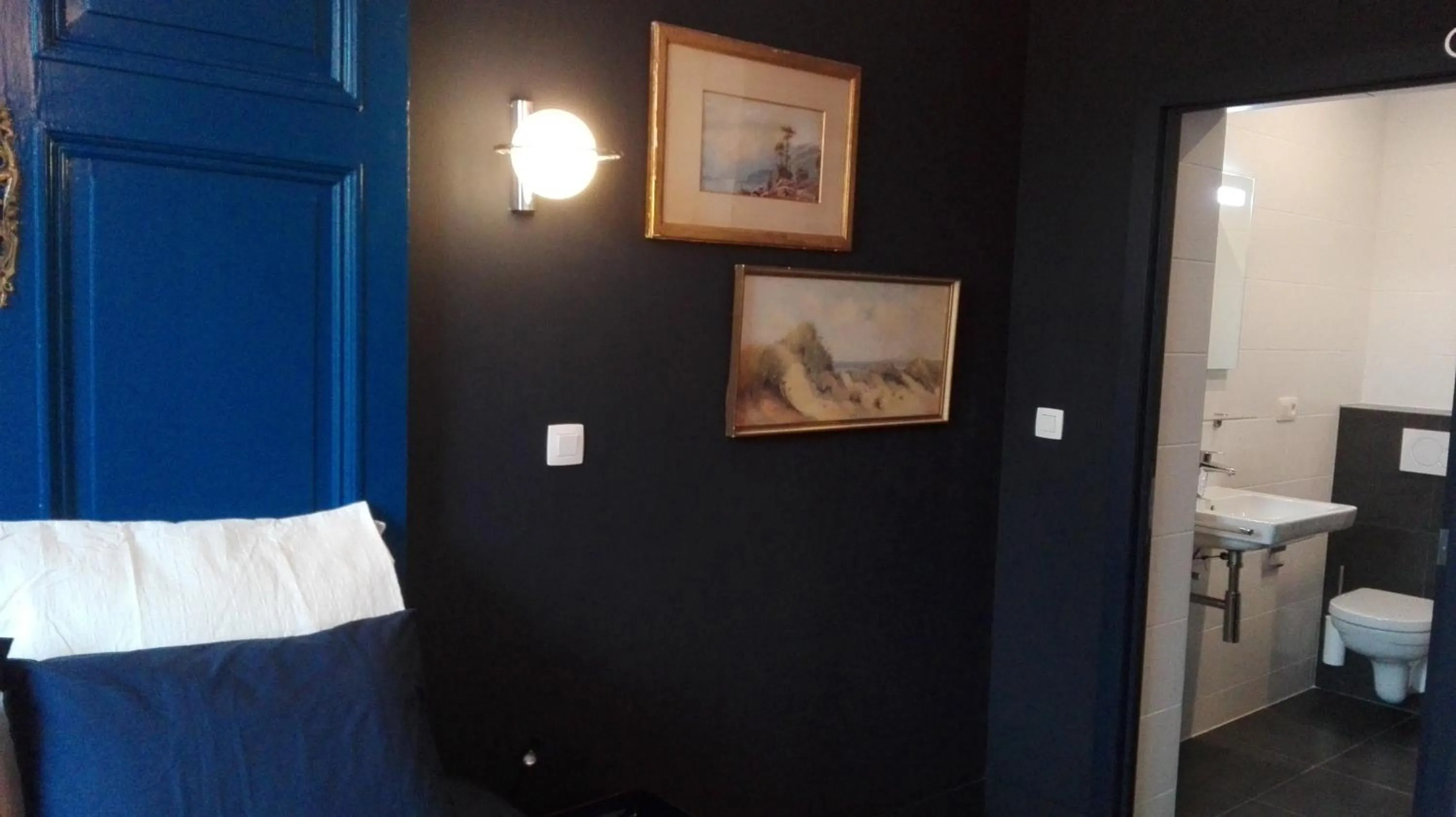 Decorative detail, Bed in Villa 36 B&B