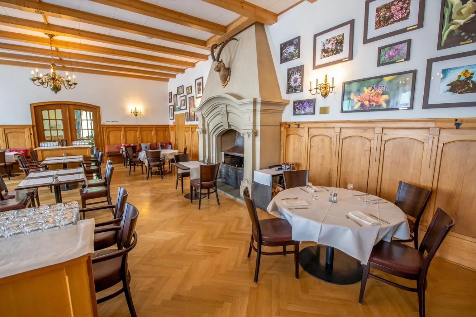 Restaurant/places to eat in Hotel Pilatus-Kulm