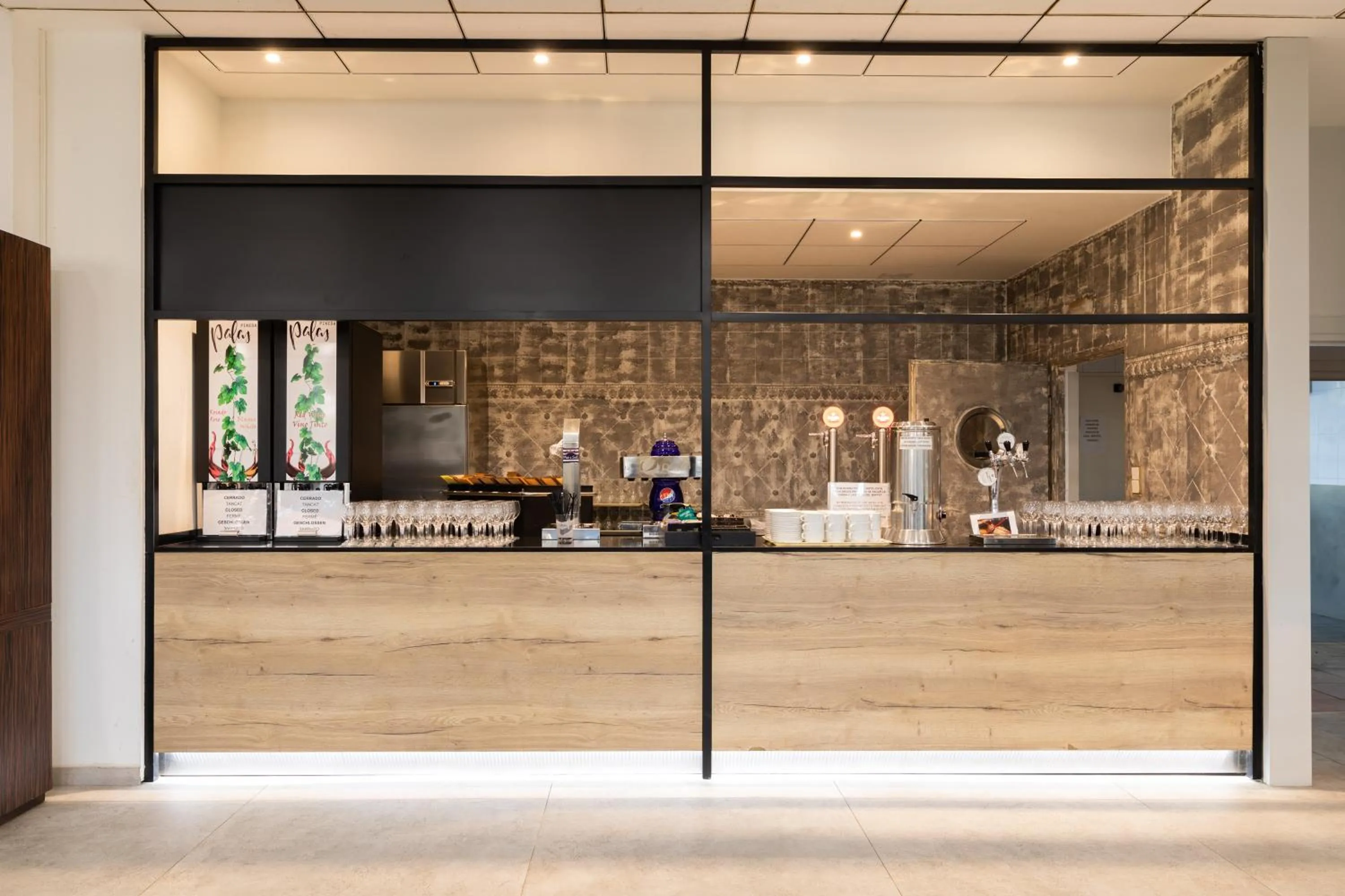 Restaurant/places to eat in Palas Pineda