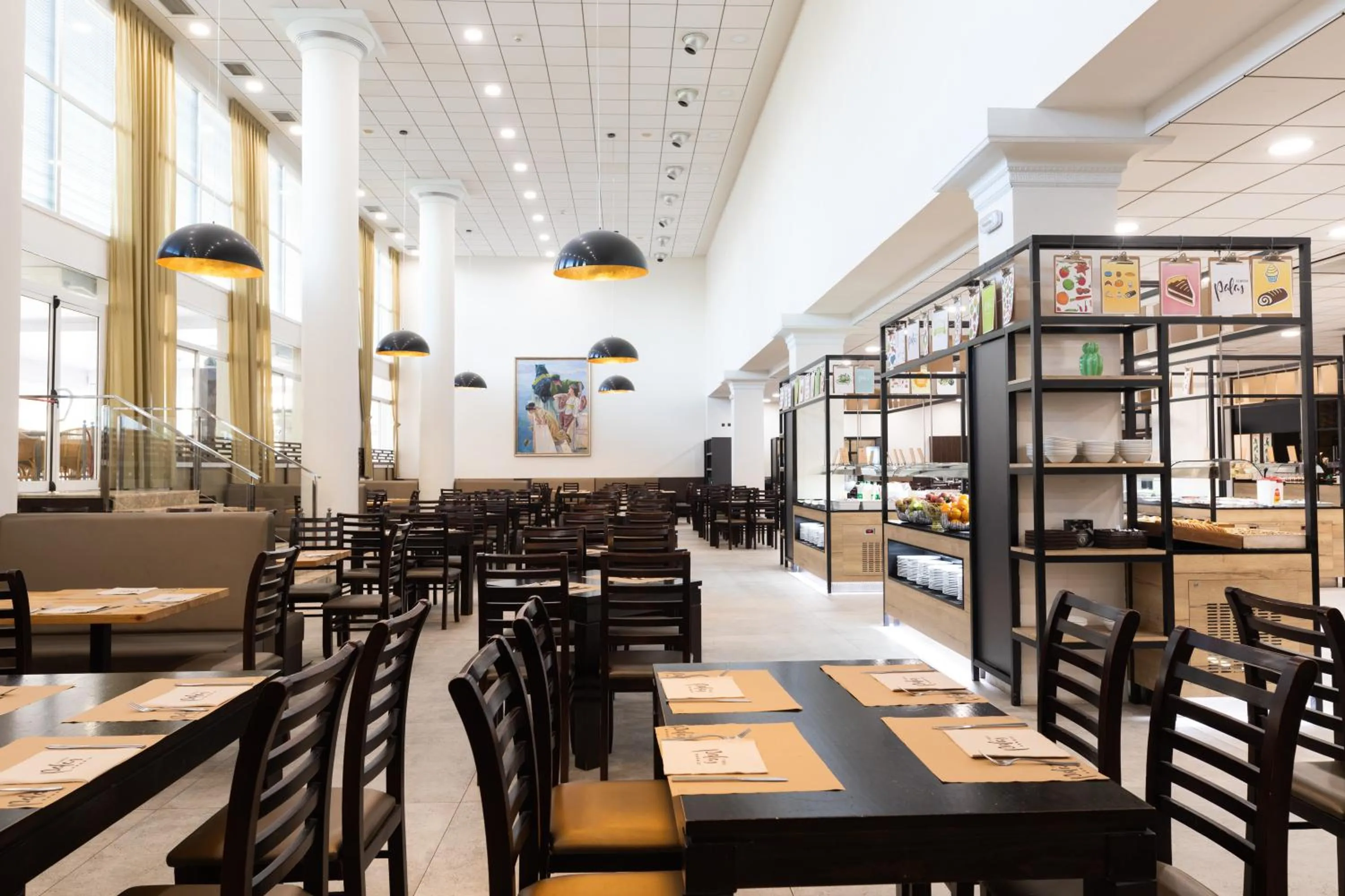 Restaurant/places to eat in Palas Pineda