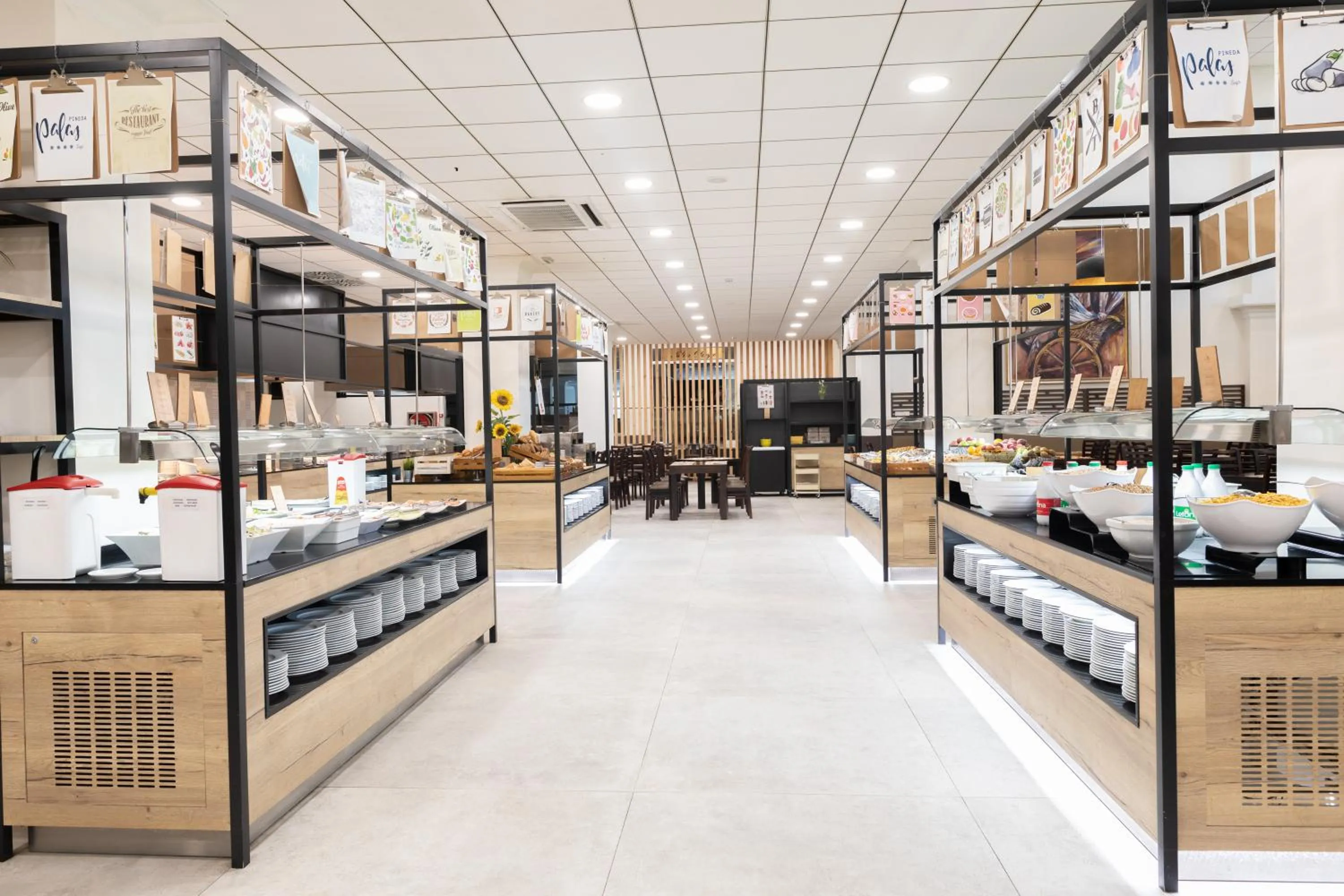 Restaurant/places to eat in Palas Pineda